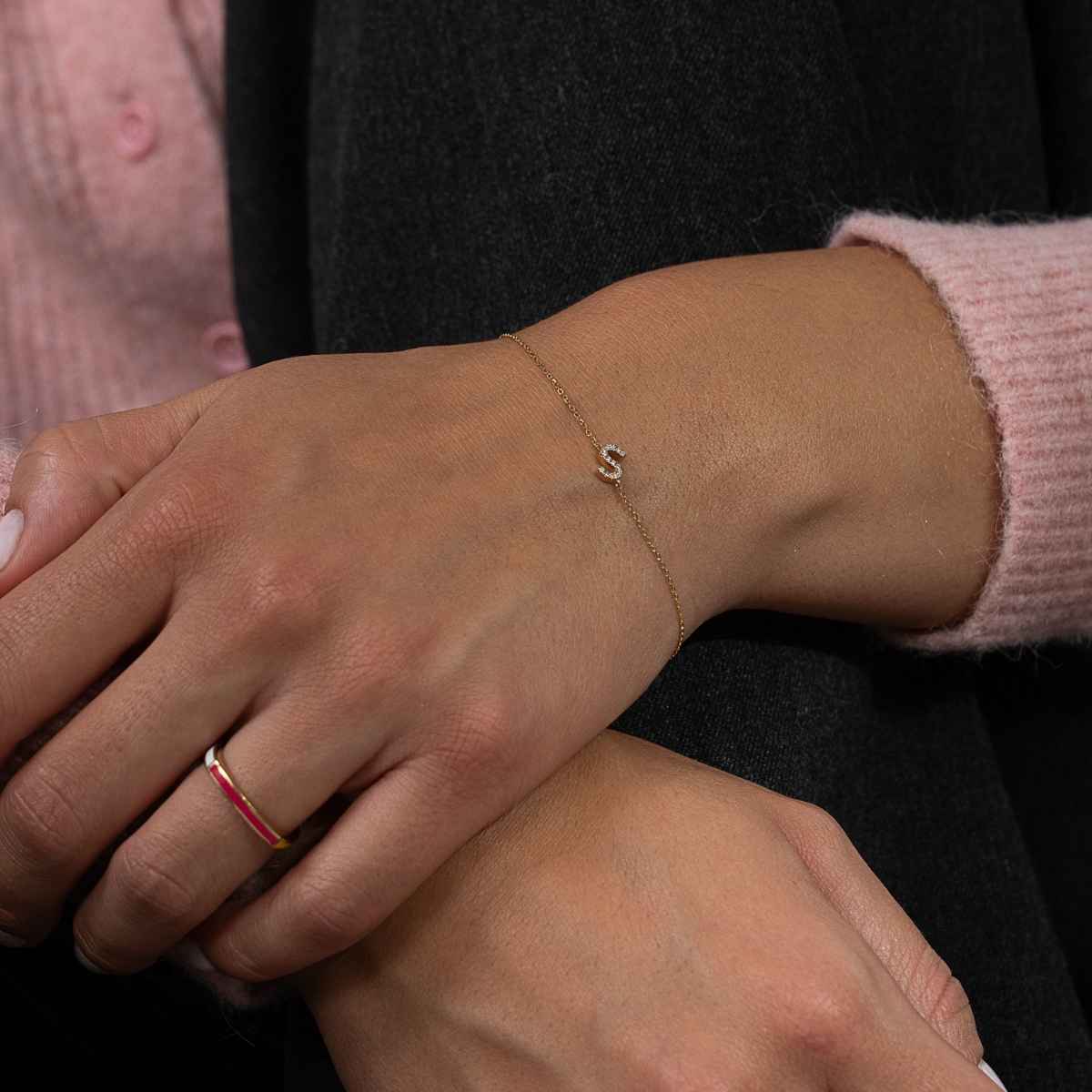 Armband mit Buchstabe