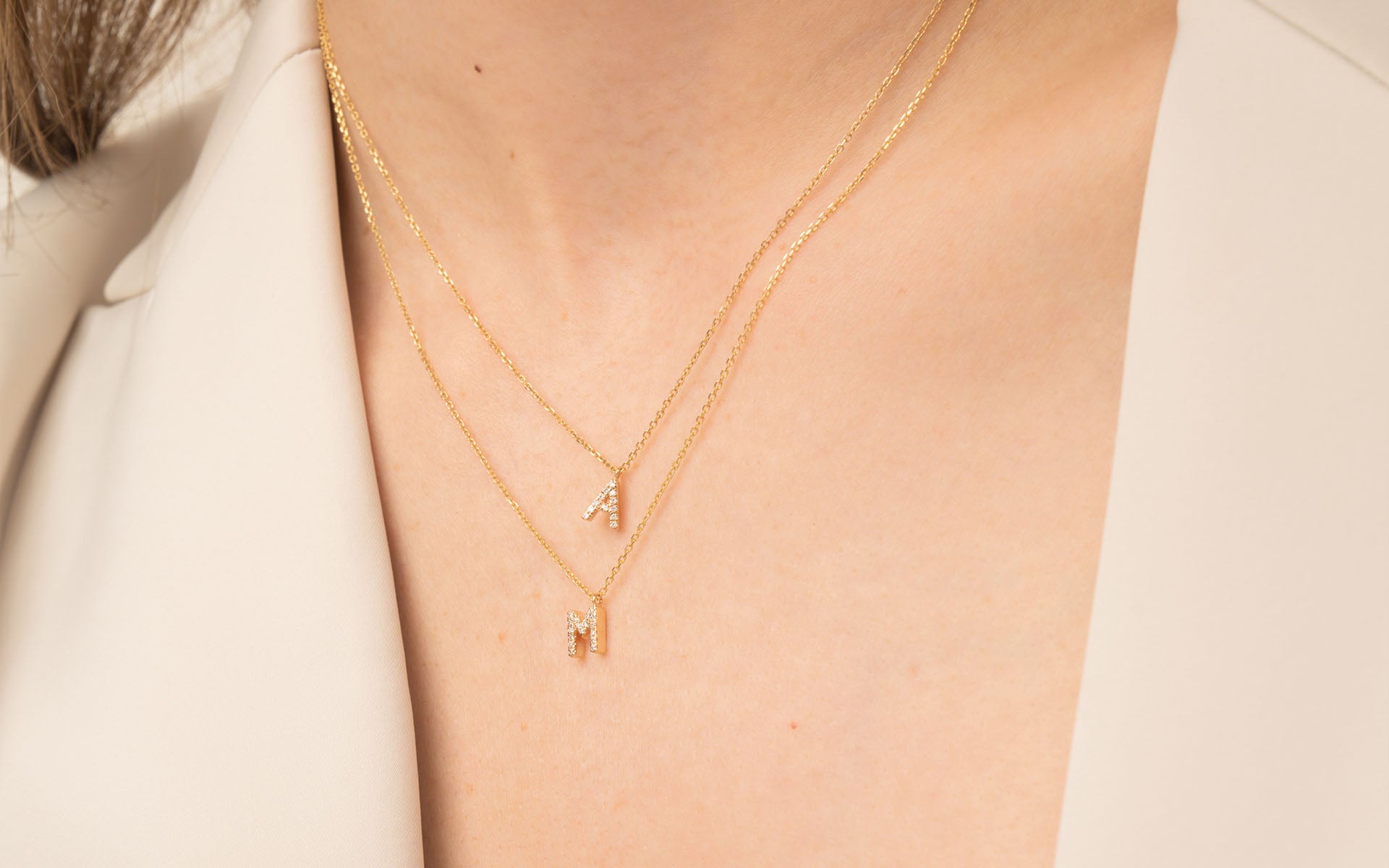 Kette mit Buchstabe