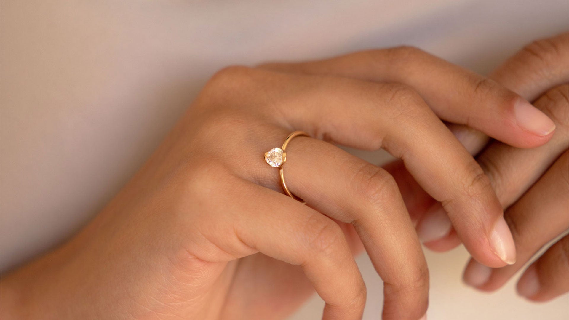 zarter Diamantring in Echtgoldfassung