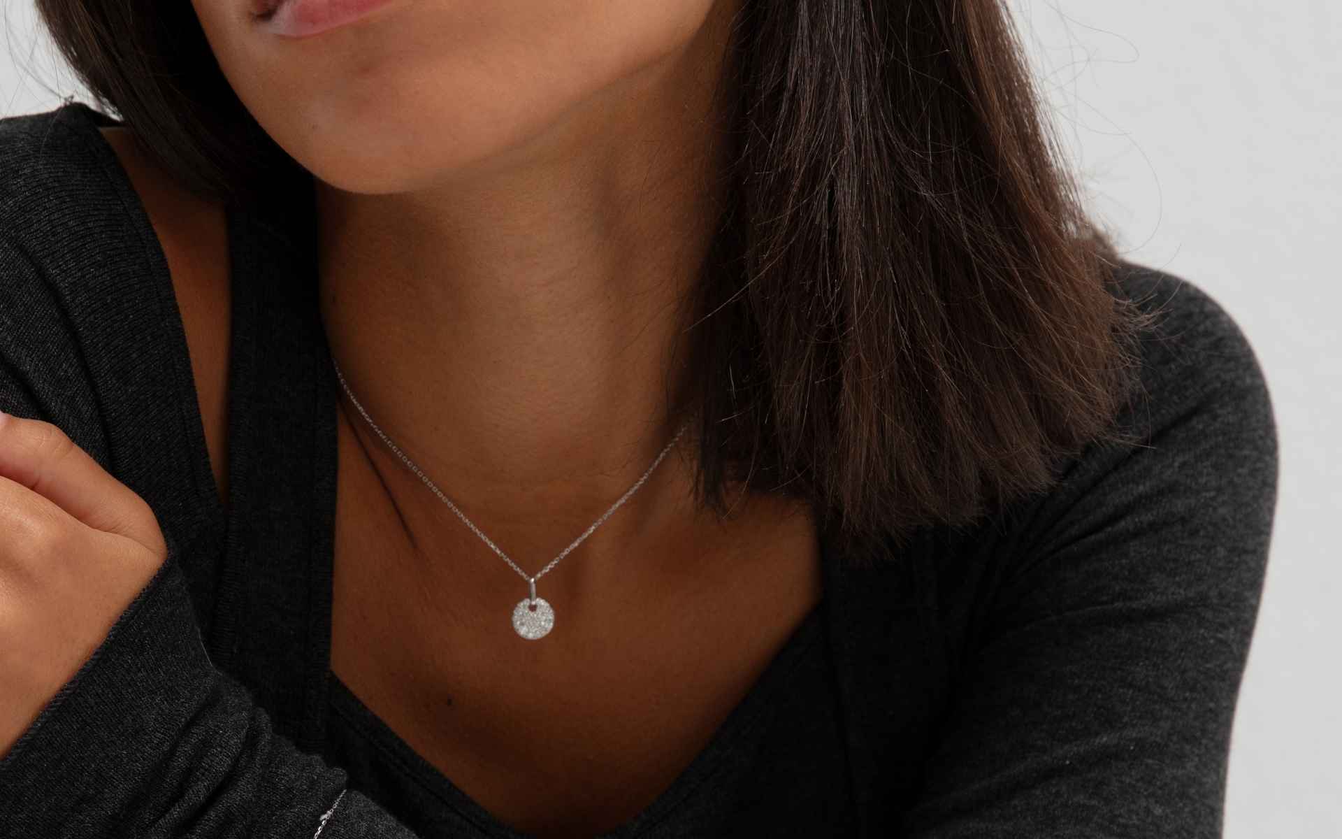 Silbervergoldete Schmuckstücke inspiriert nach Elefantenstoßzähnen