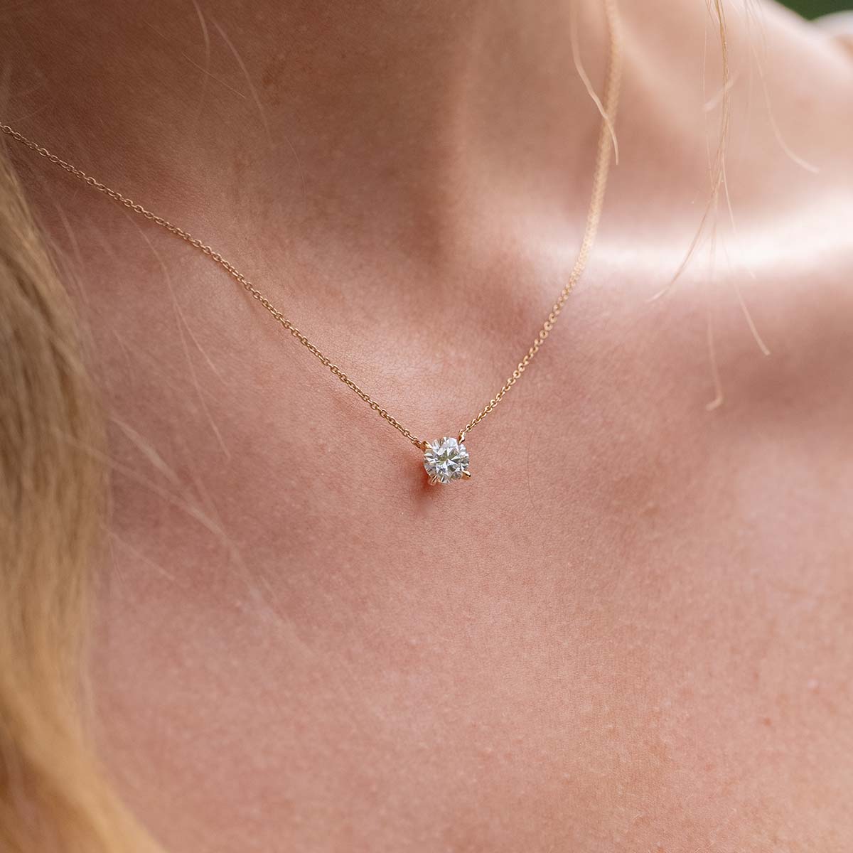 Round Lily Necklace in 14k Gelbgold