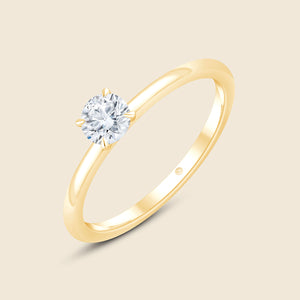 Schlichter Goldring mit einem Lab-Grown Diamanten im Rund-Schliff an der Spitze