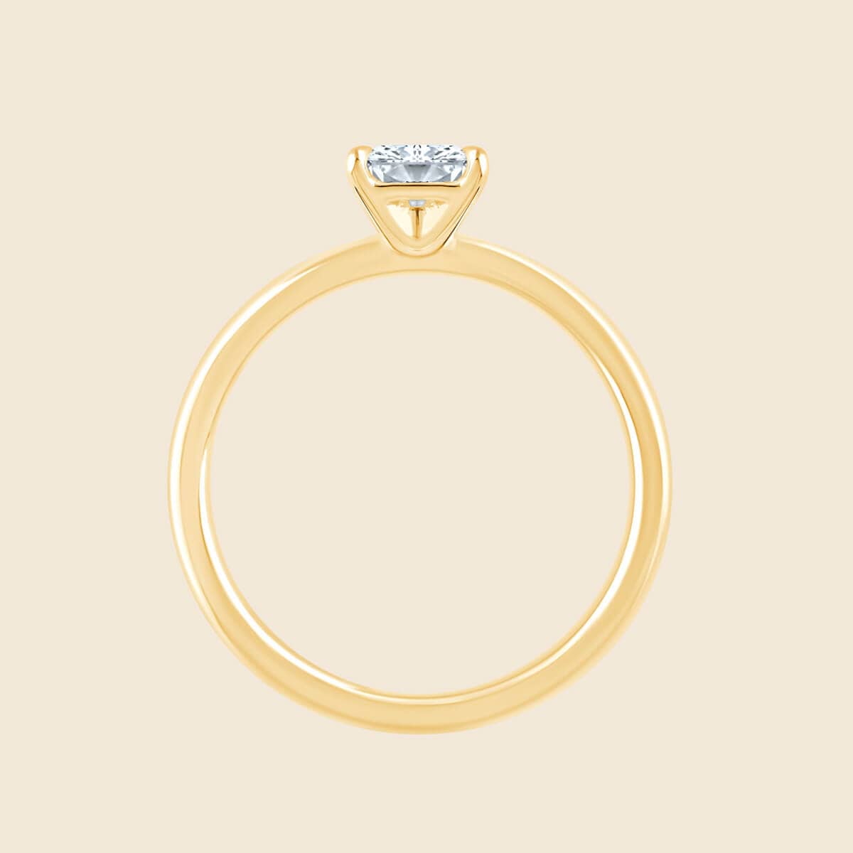 Radiant-Verlobungsring mit Lab-Diamant in Gelbgold seitlich dargestellt