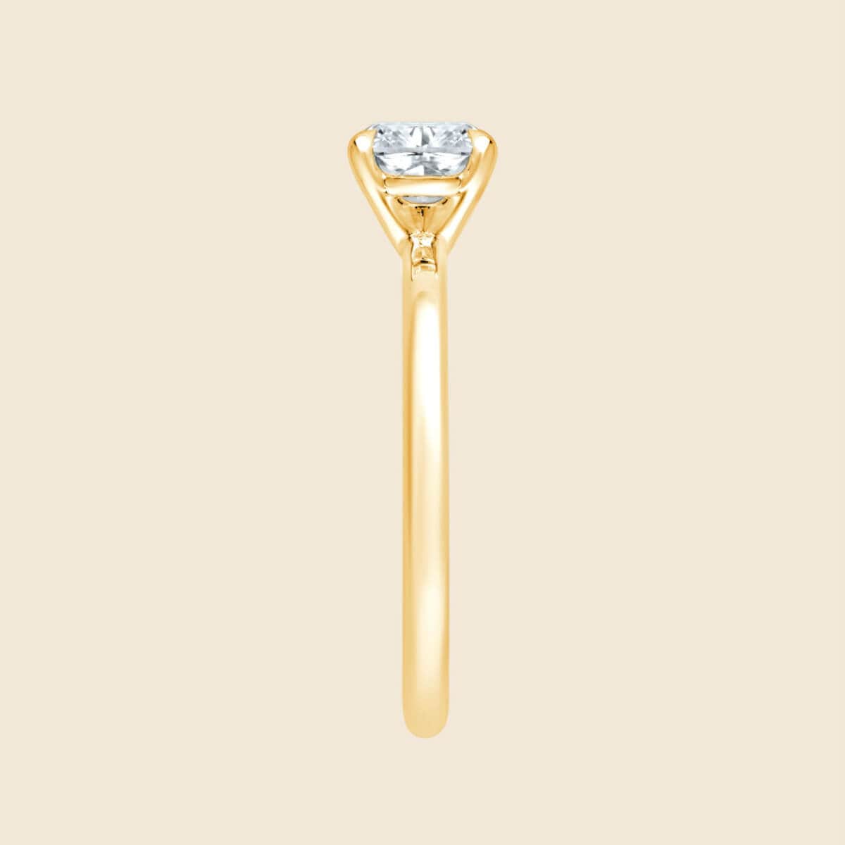 Cushion Lab-Diamant in Gelbgold