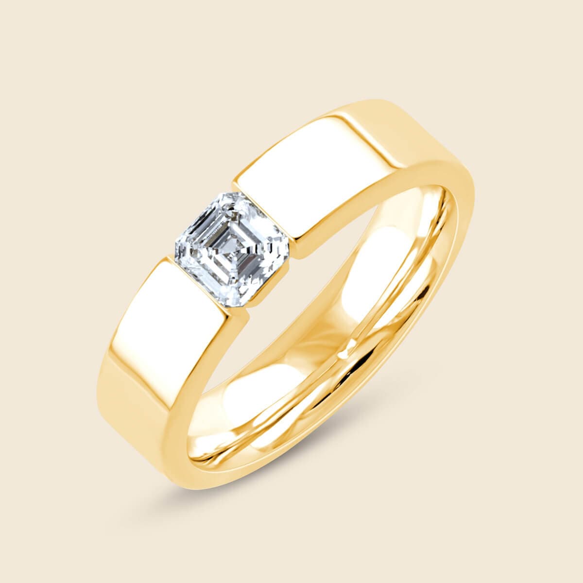 Breiter Ring in Gelbgold mit mittigem Lab-Diamanten im Asscher-Schliff