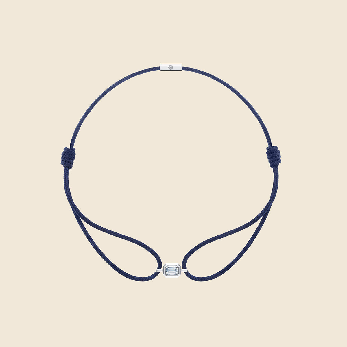 dunkelblaues Kordarmaband mit Lab Diamanten in Smaragd-Schliff in weißgoldener Fassung