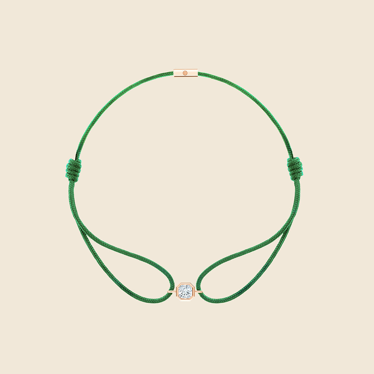 grünes Kordarmband mit Lab Diamanten in Asscher-Schliff mit Fassung in Rose Alt-Text bearbeiten