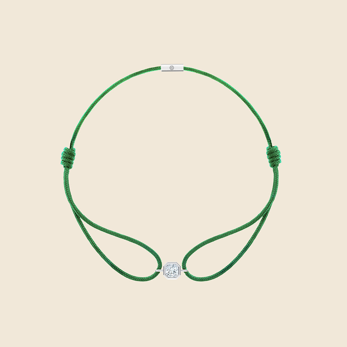 grünes Kordarmband mit Lab Diamanten in Asscher-Schliff mit weißgoldener Fassung
