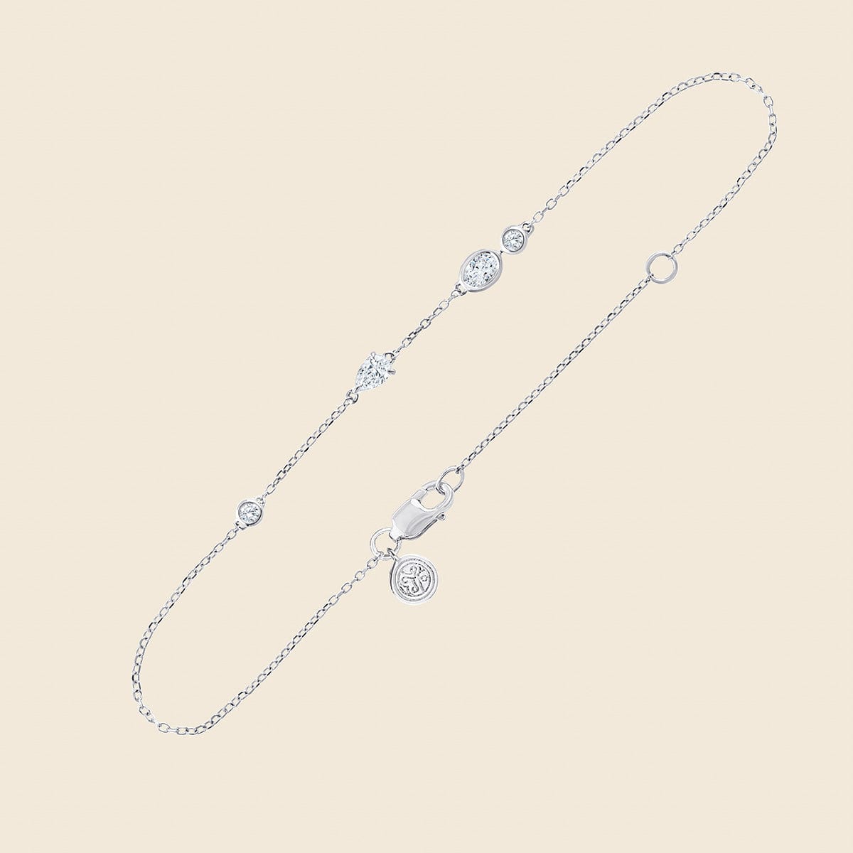 Armband in Weißgold mit Lab Diamanten in Kessel- und Krappenfassung
