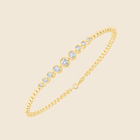 Goldarmband mit Lab Diamanten, die mittig größer verlaufen