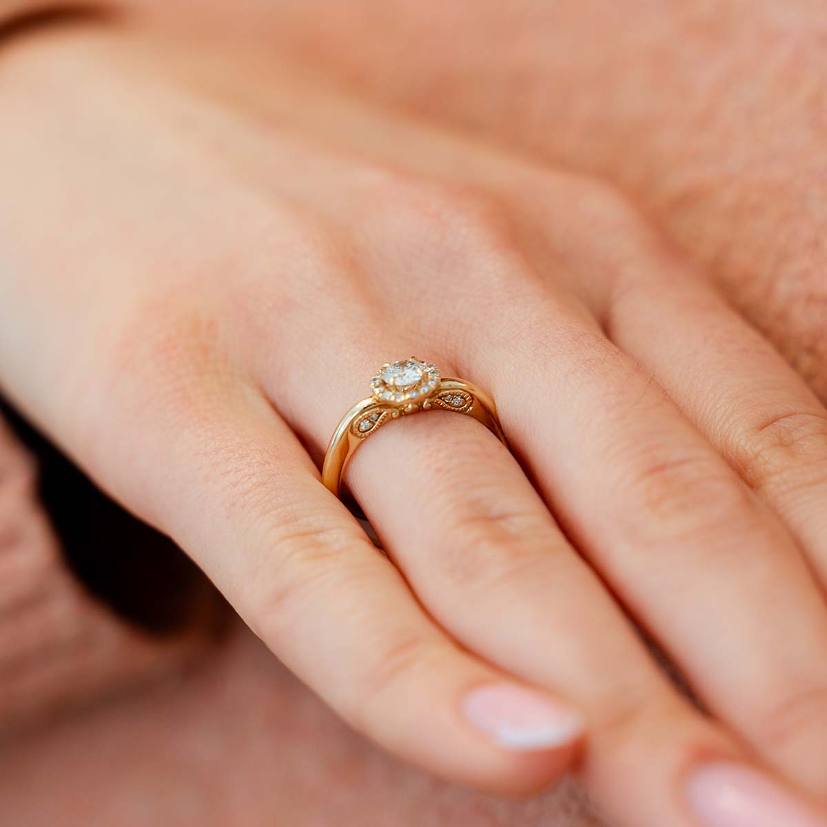 Paisley Halo Round Ring