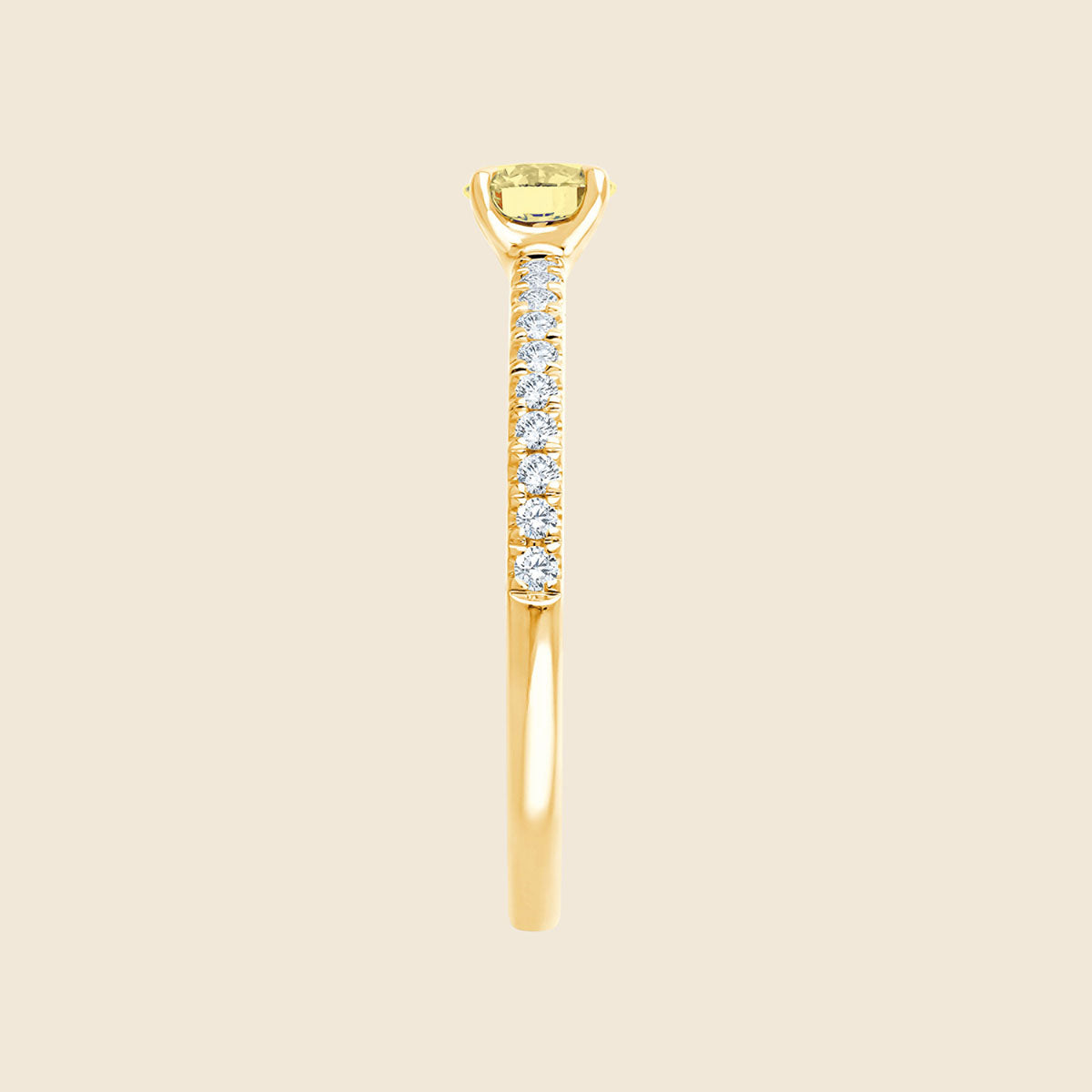 Ring versetzt mit kleinen Diamanten und einem gelbem Lab-Diamanten von der Seite