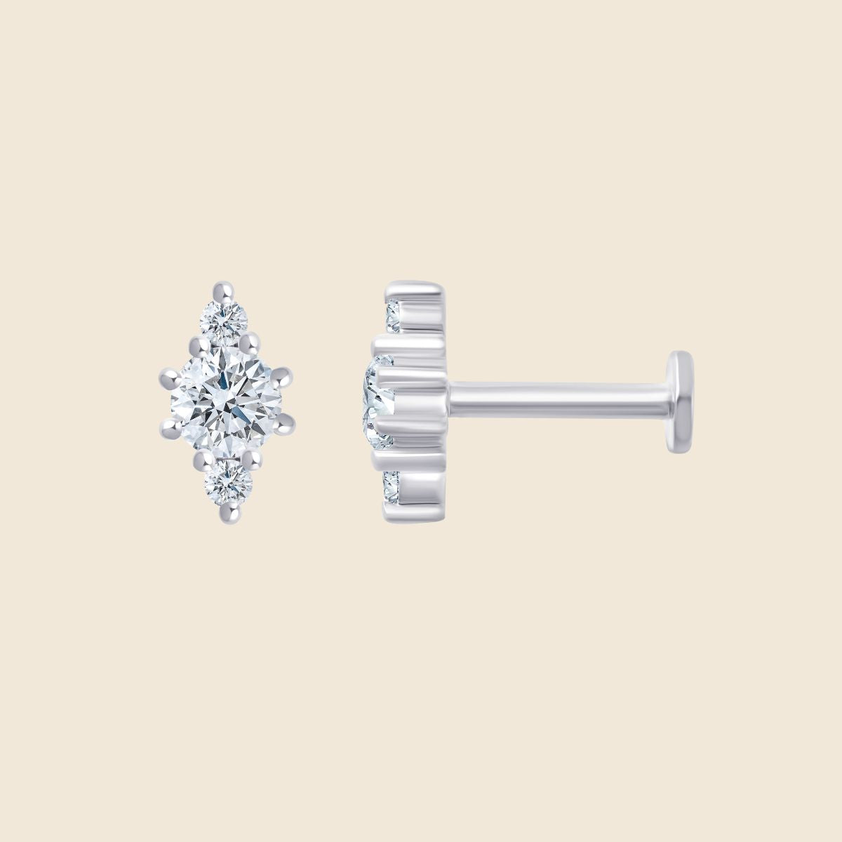 Piercing in Weißgold mit drei zarten Lab Diamanten