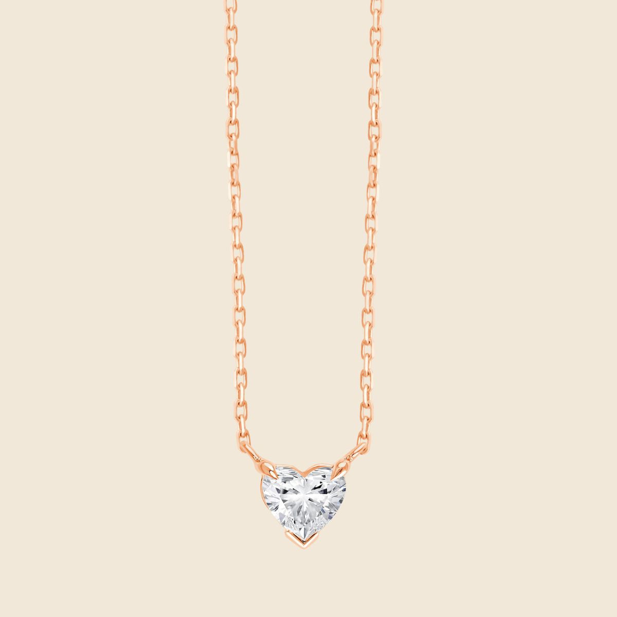 rosegoldene Kette mit kleinem Diamantanhänger in Herzform