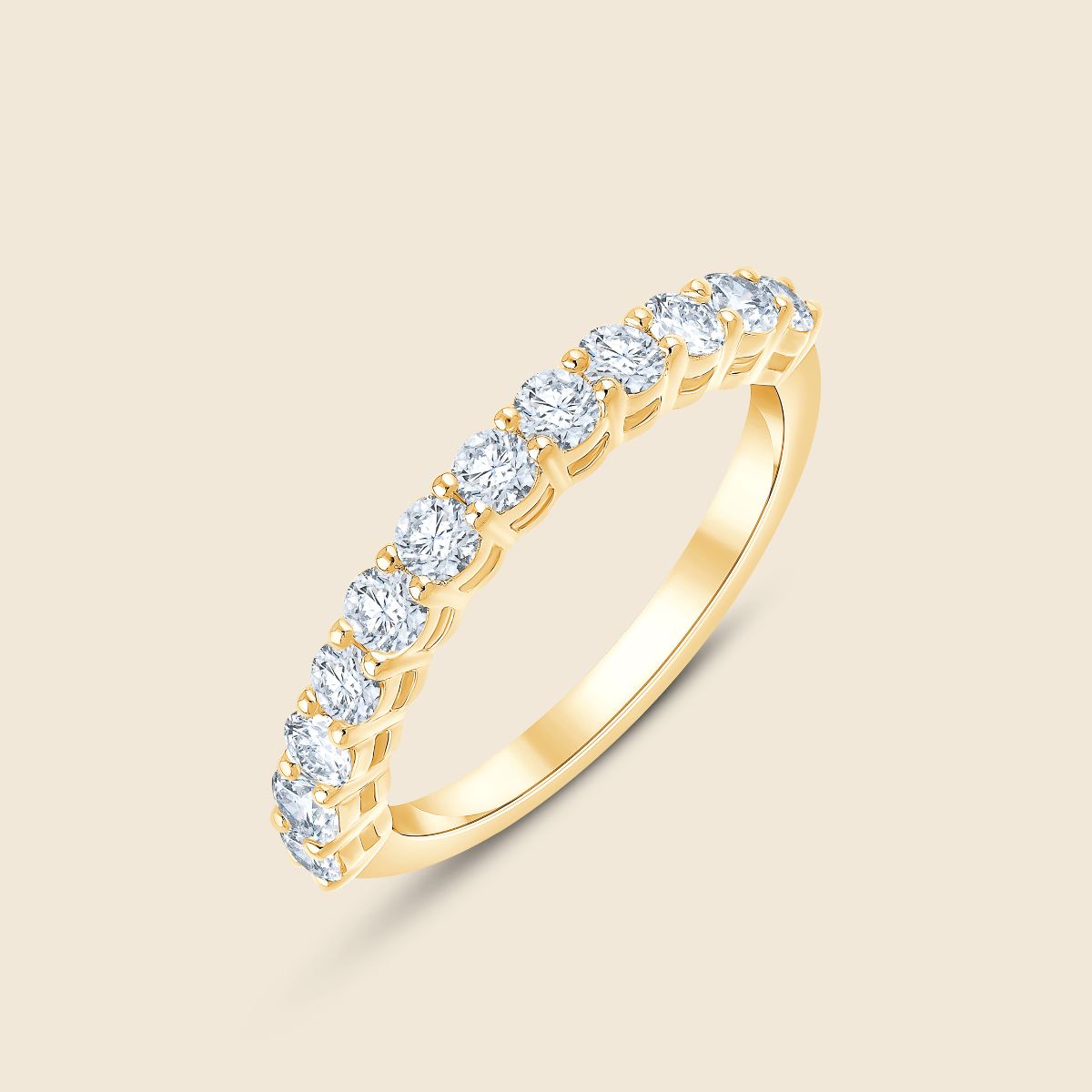 gelbgoldener Ehering mit runden Labor Diamanten in gemeinsamer Krappenfassung die sich am Ringband entlang zieht