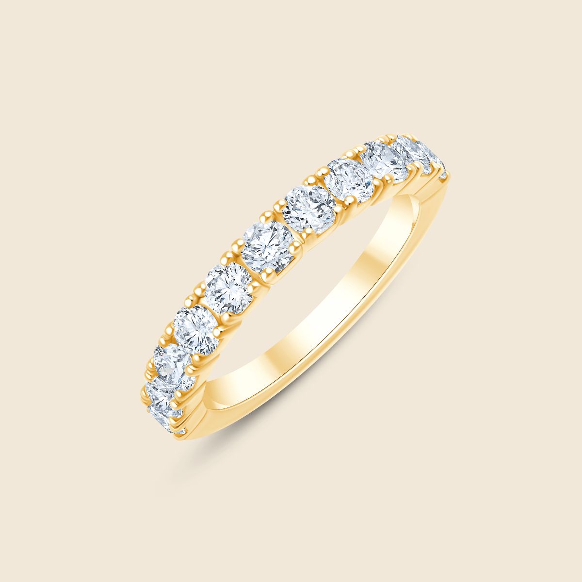 Gelbgoldener Ehering mit mehreren runden Labor Diamanten in Krappenfassung die um die Hälfte des Ringbands führt