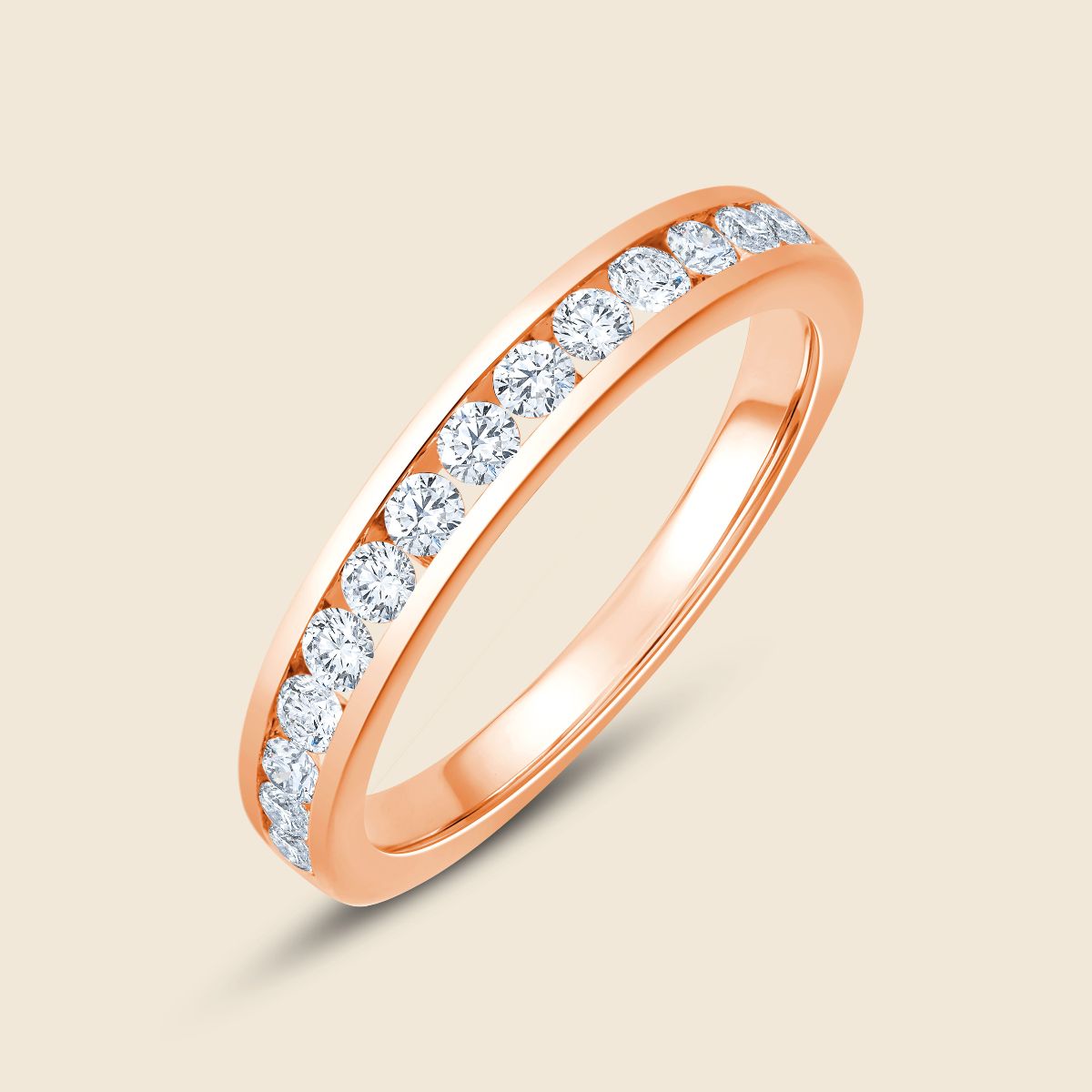 rosegoldener Ehering mit Labor Diamanten im Rundschliff gefasst in Kanalfassung, die um das Ringband führt