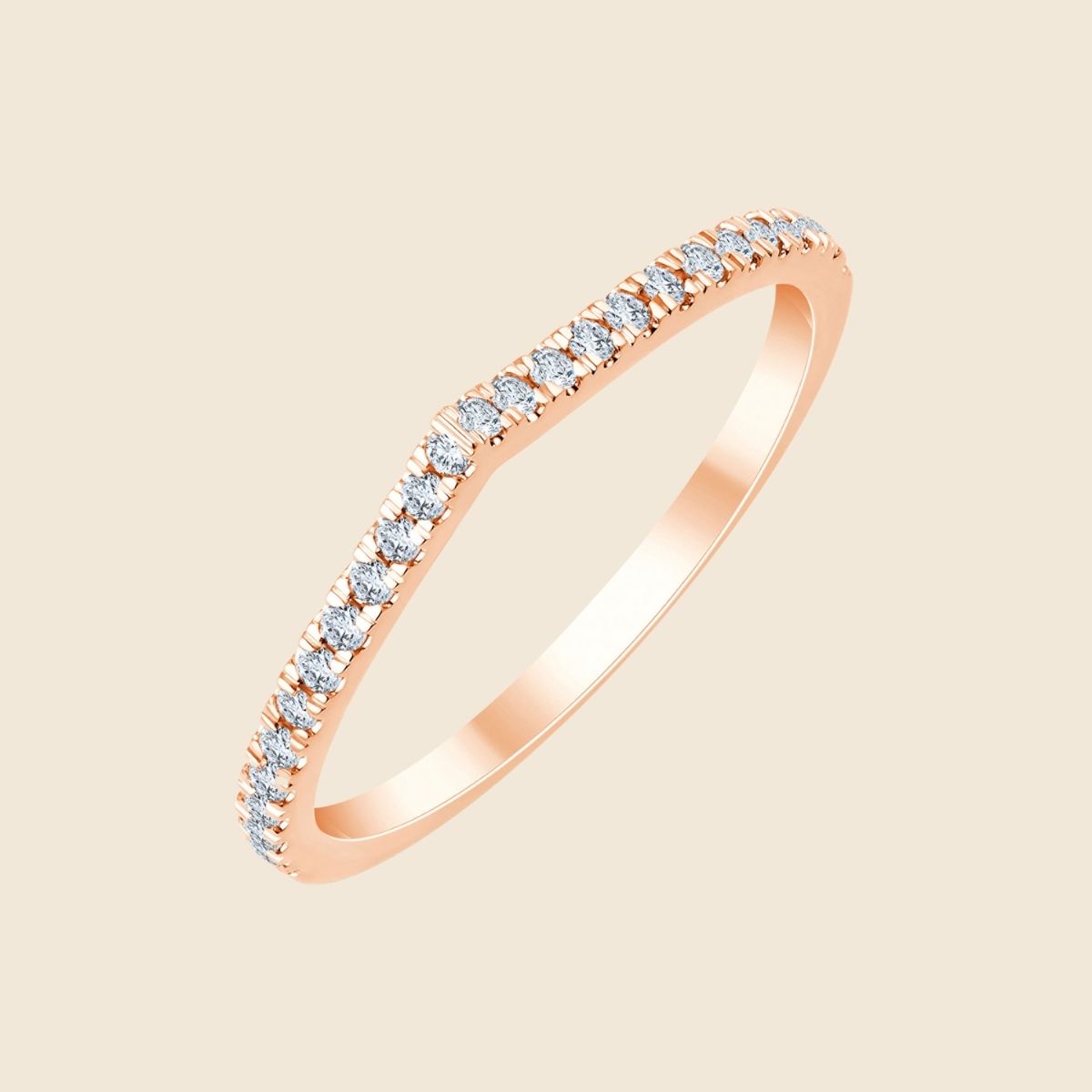 rosegoldener Ring der mit zarten Labor Diamanten im Rundschliff besetzt ist und tropfenförmig zuläuft