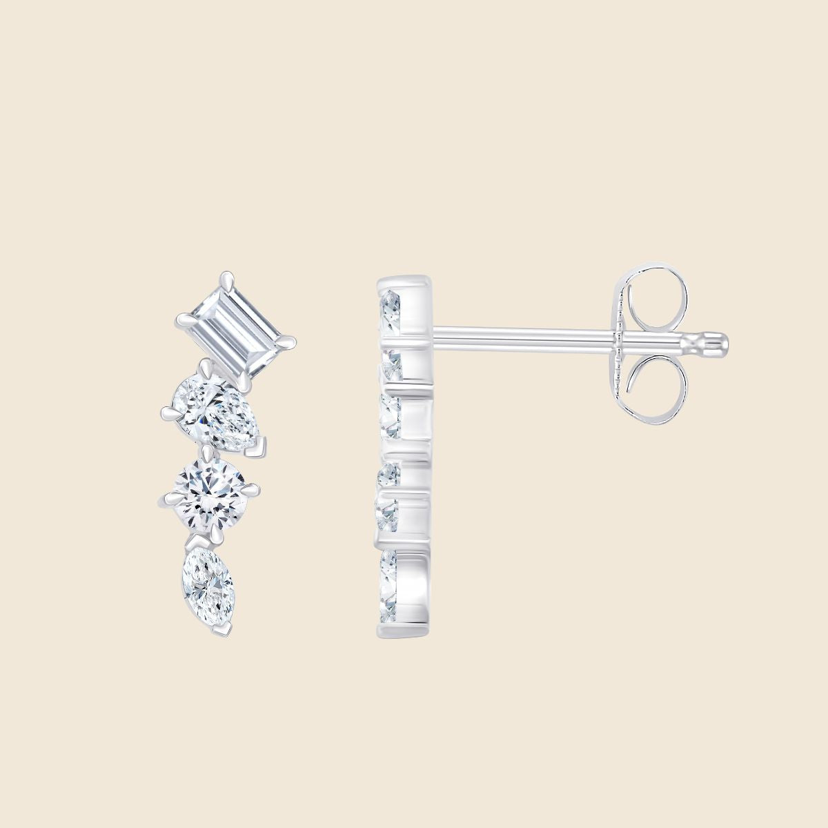 weißgoldene, längliche Ohrstecker mit vier Labor Diamanten