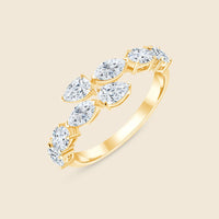 Gelbgoldener Wickelring mit acht Labor Diamanten in besonderen Schliffen