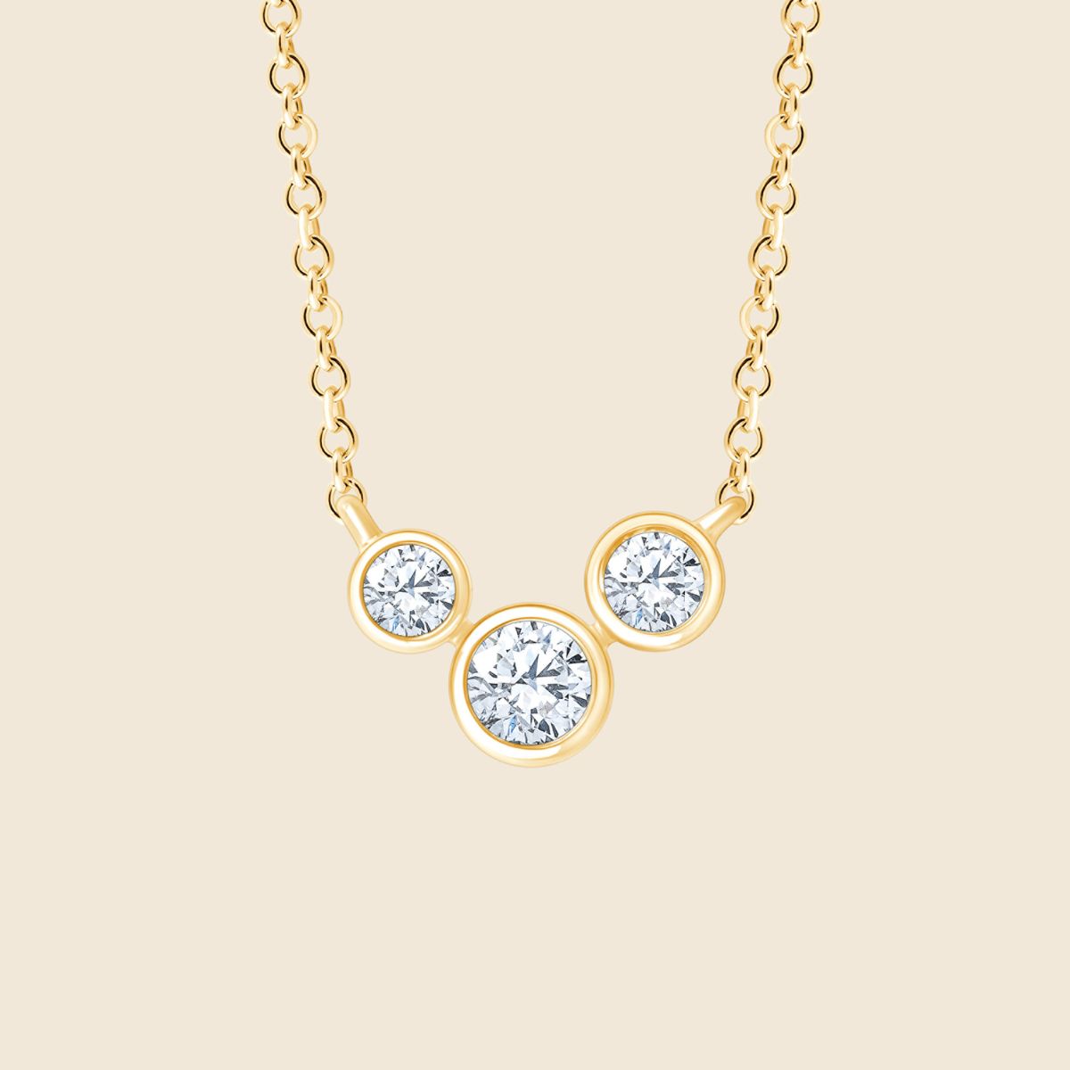Feine Gelbgold Kette mit drei unterschiedlich großen, aneinander angeordneten Diamanten in Zargenfassung