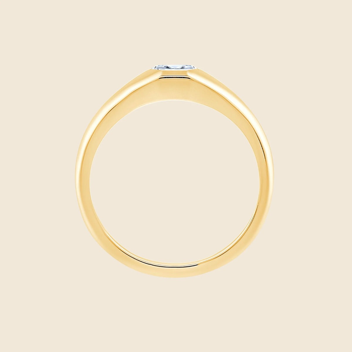 Ring aus 14k Gelbgold mit Lab Diamanten im Hexagonschliff Vorderansicht