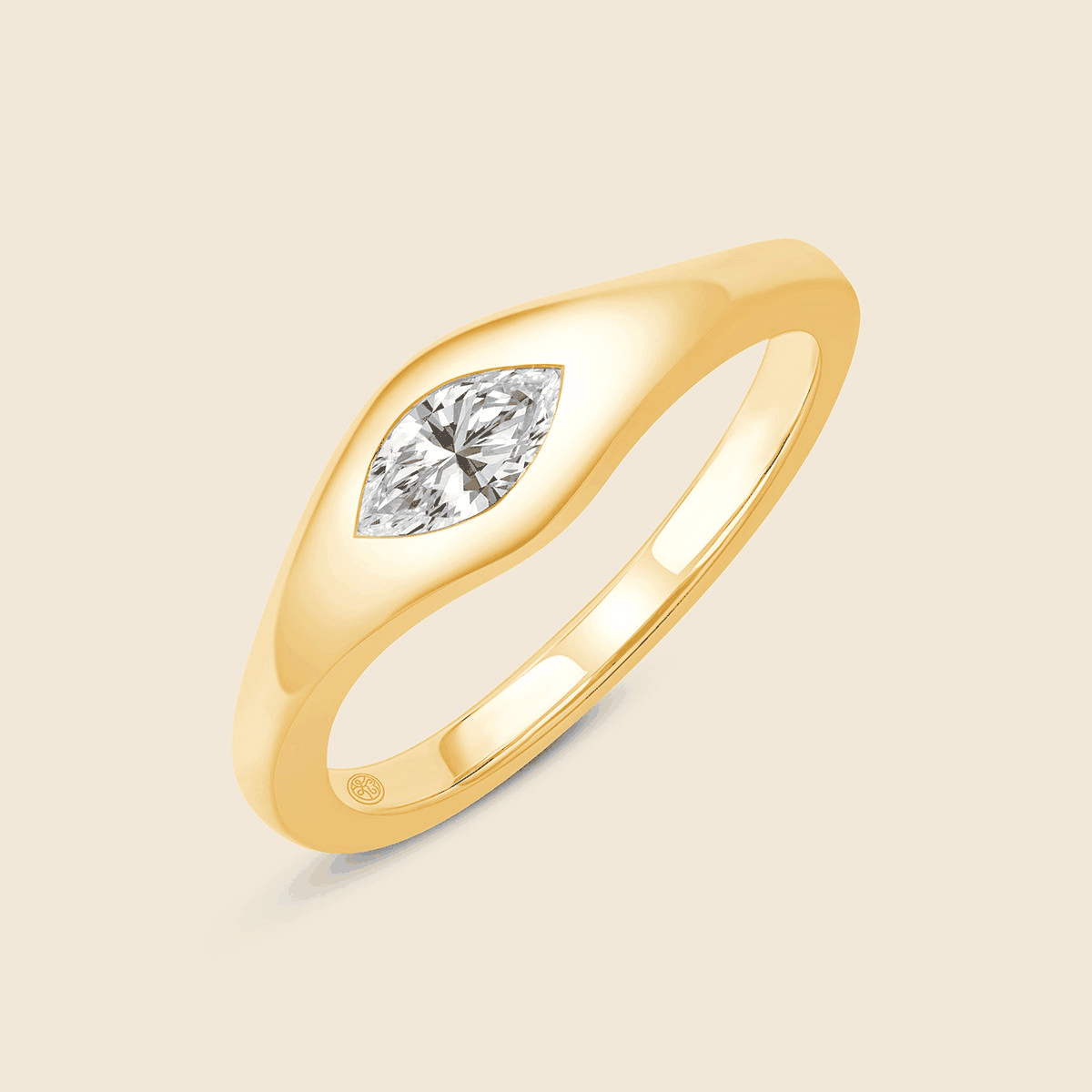 Gelbgold-Siegelring mit zentralem Marquise-Lab-Diamanten