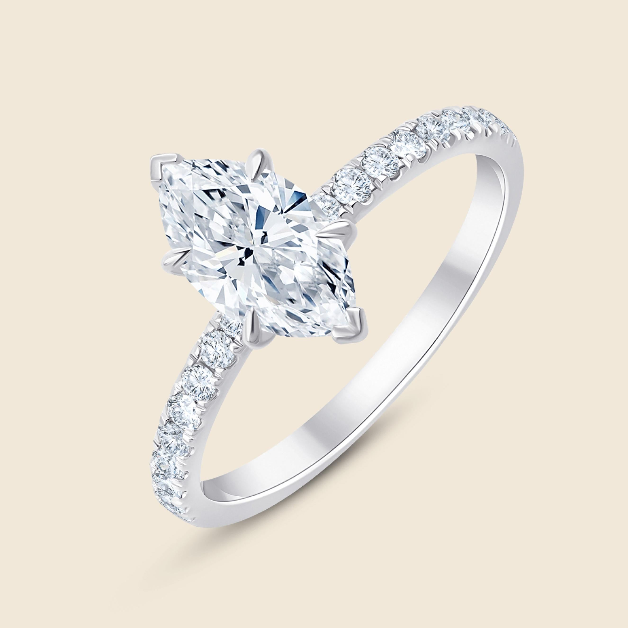 Verlobungsring aus Weissgold mit 1 Carat Lab Diamant im Marquiseschliff und Pavé-besetzter Ringschiene