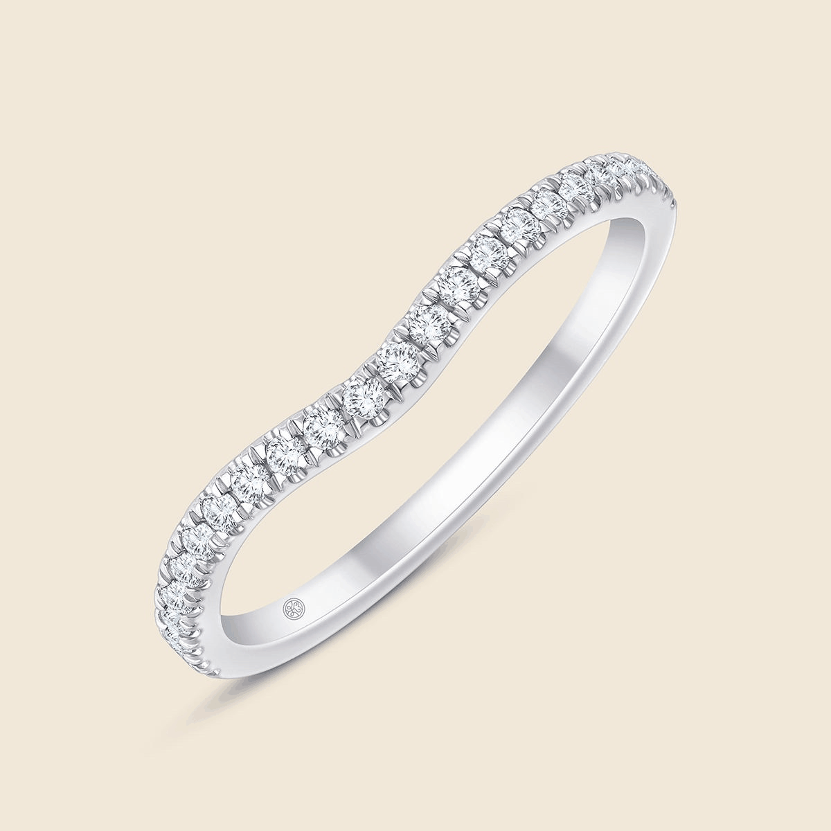 Weißgold Ring mit kleinen Lab Diamanten in organischem Design