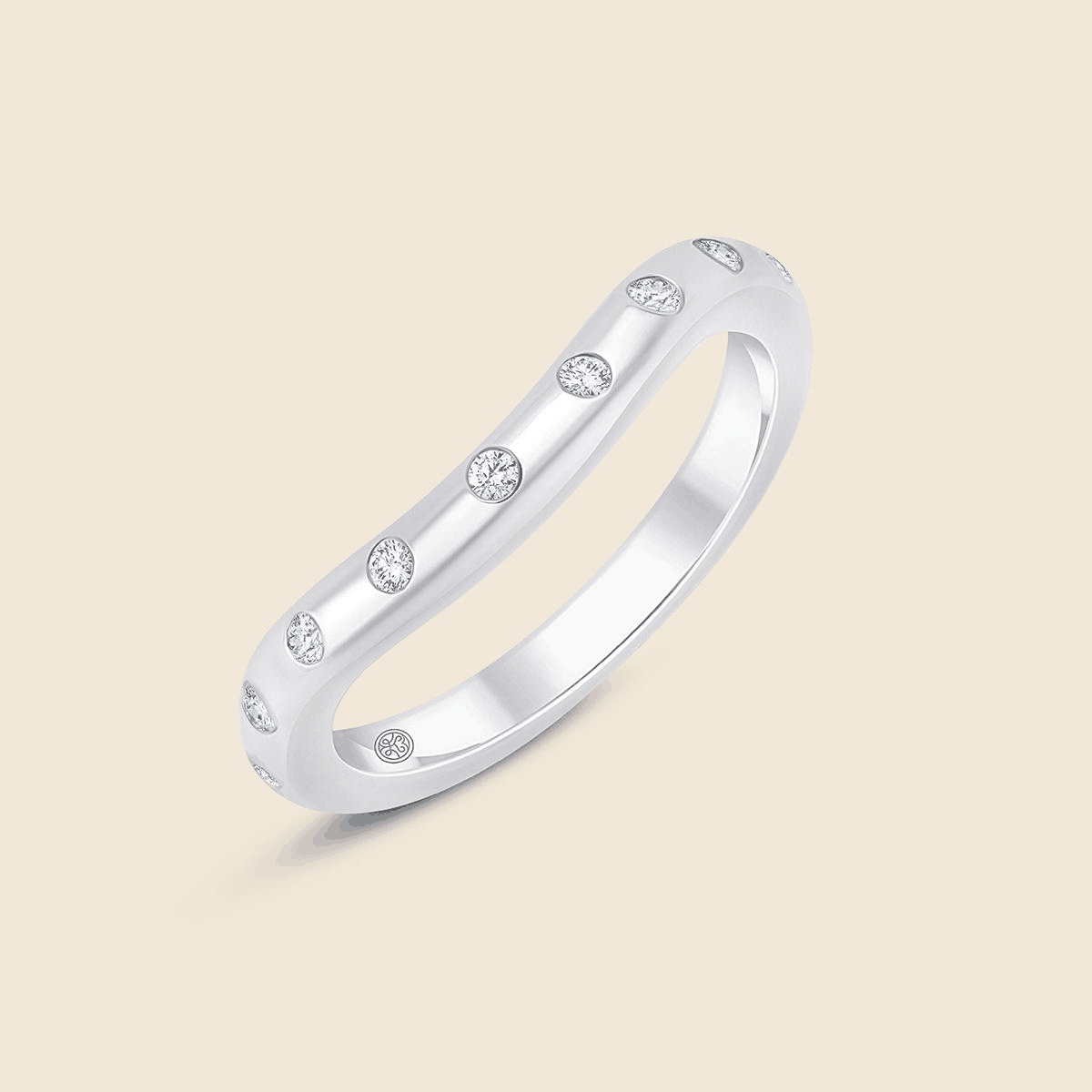 Weißgold gewölbter Ring in Wellenform mit kleinen runden Lab Diamanten