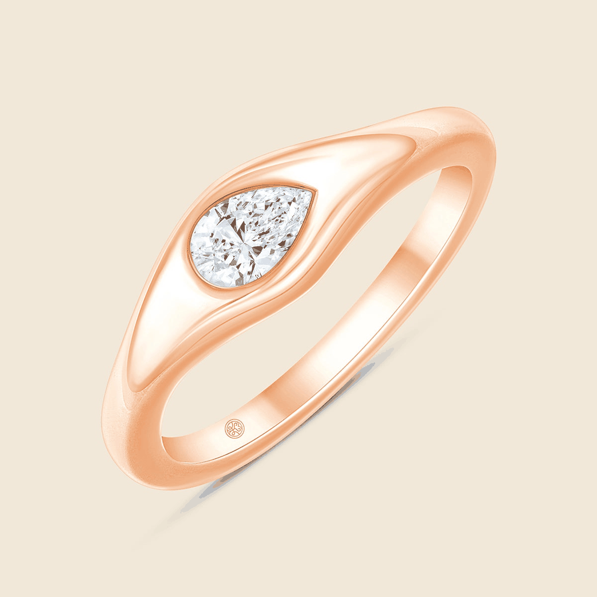 Siegelring aus Rosegold mit Lab Diamant im Pear-Schliff