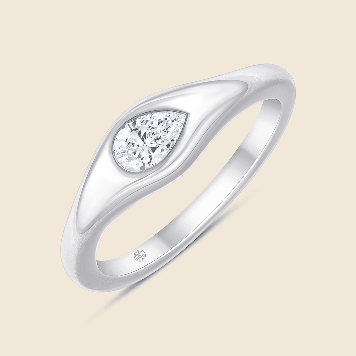Siegelring aus Weißgold mit Lab Diamant im Pear-Schliff