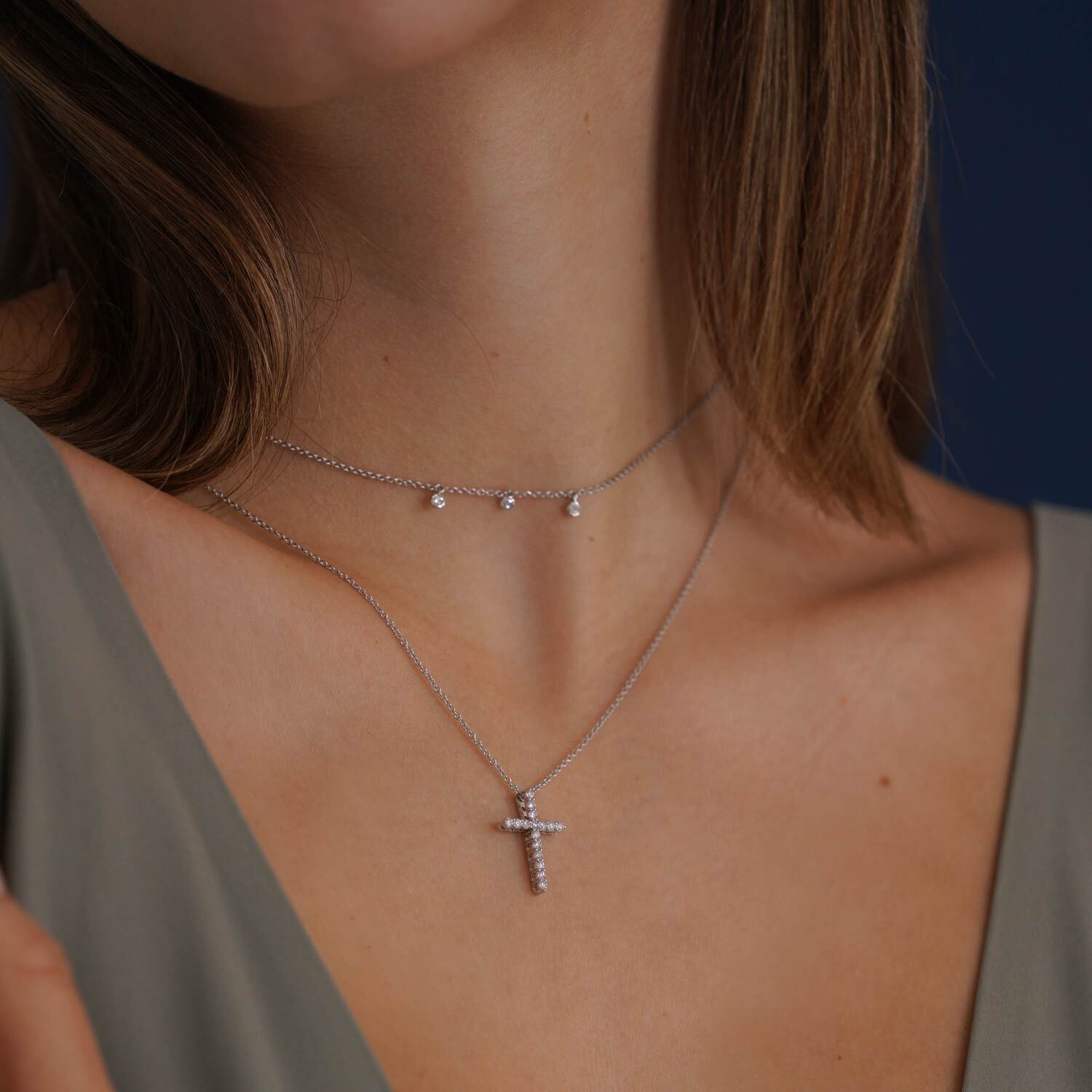 Kette mit Kreuzanhänger aus recyceltem Gold