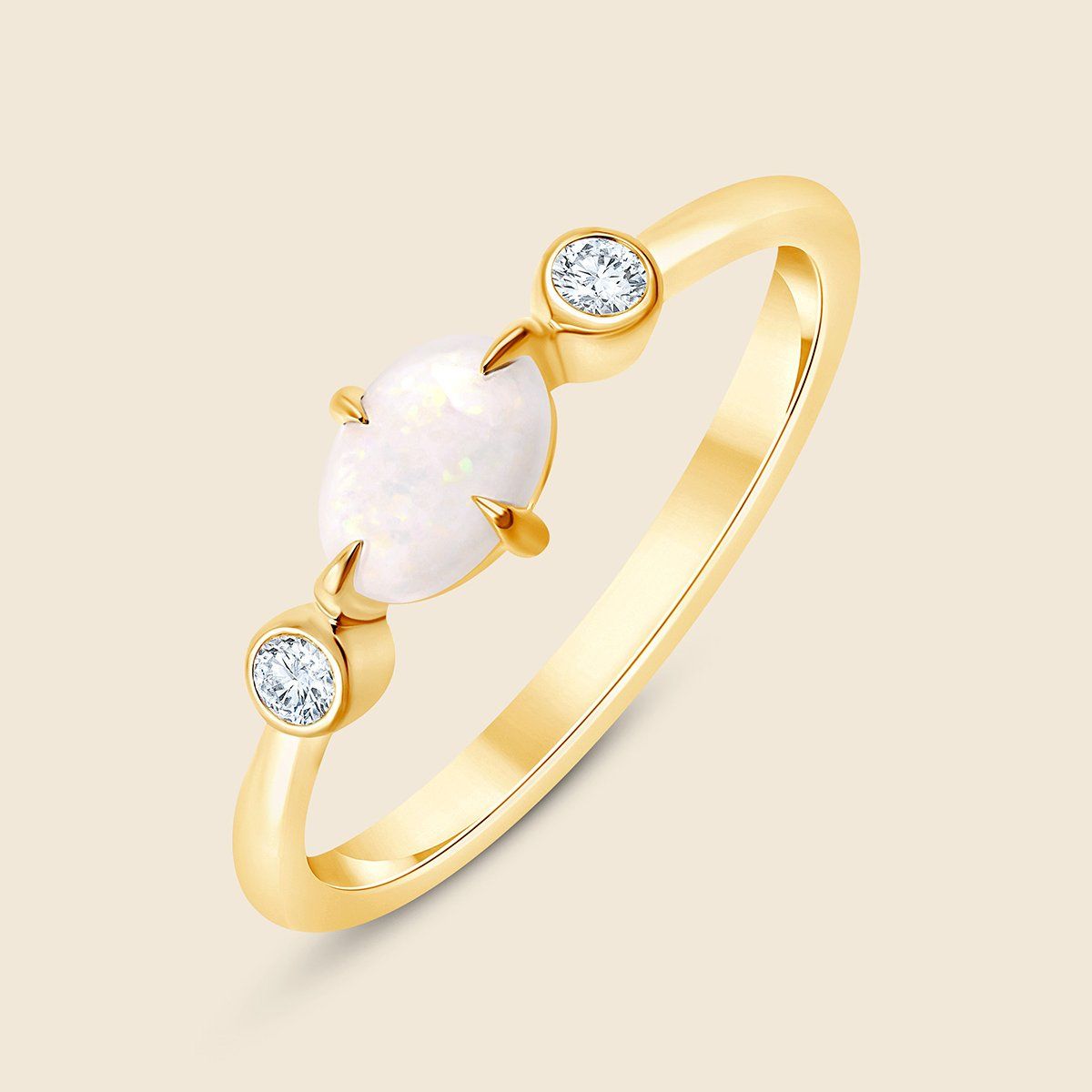 Opalring mit australischem Opal im Cabochon und Lab-Diamanten, 14k Gold