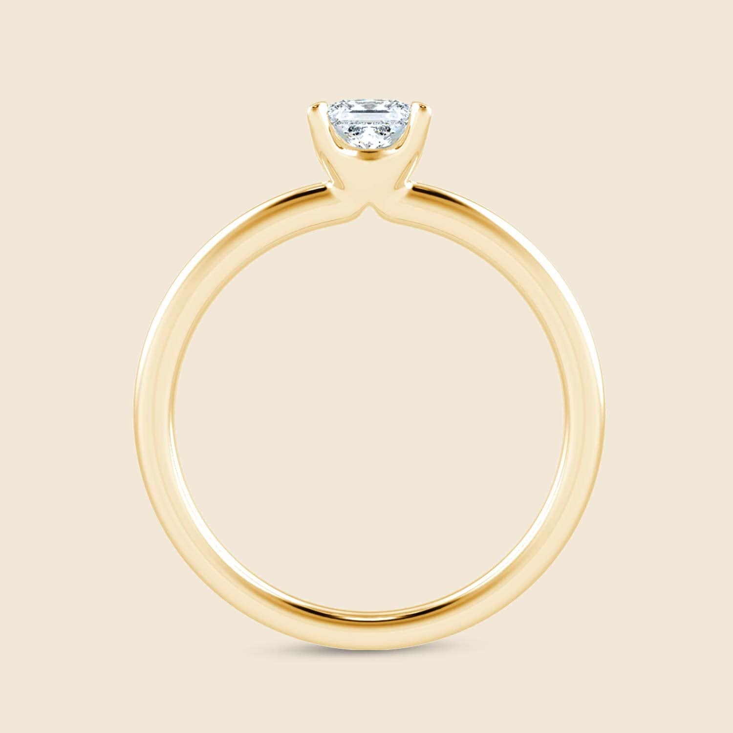 Dezenter Ring mit natürlichem Diamanten im Prinzessinnen-Schliff von vorne