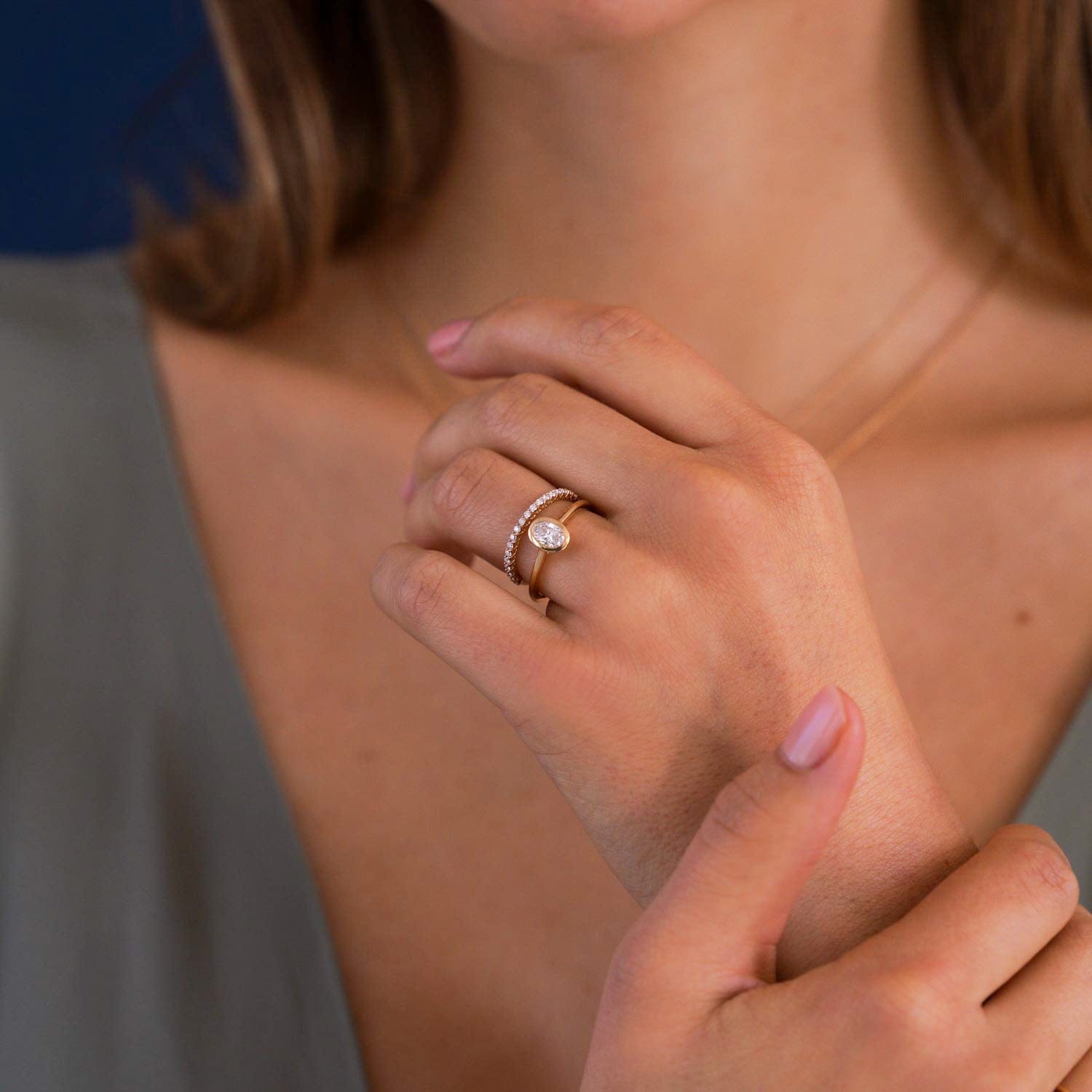 Oval Floating Iris Ring