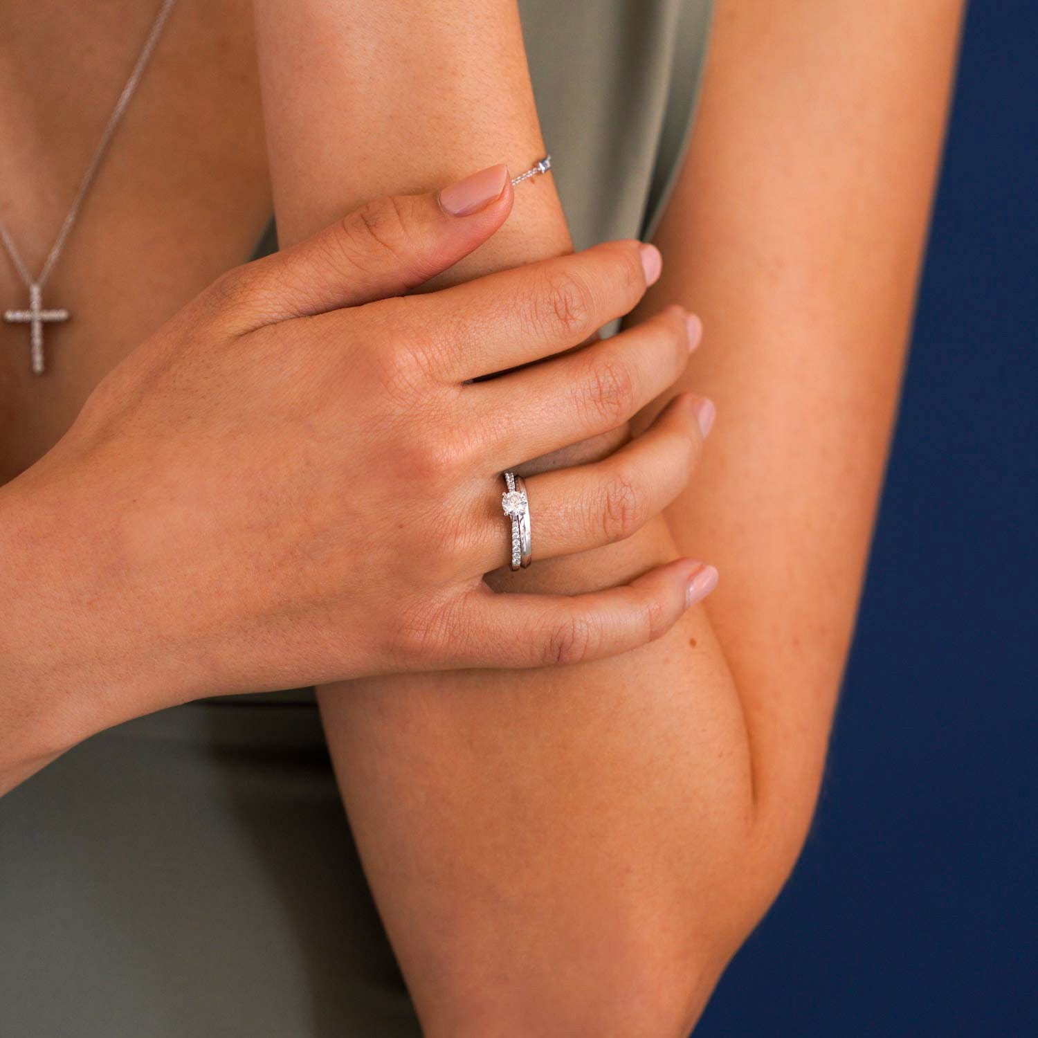 Arch Round Cross Micro Ring
