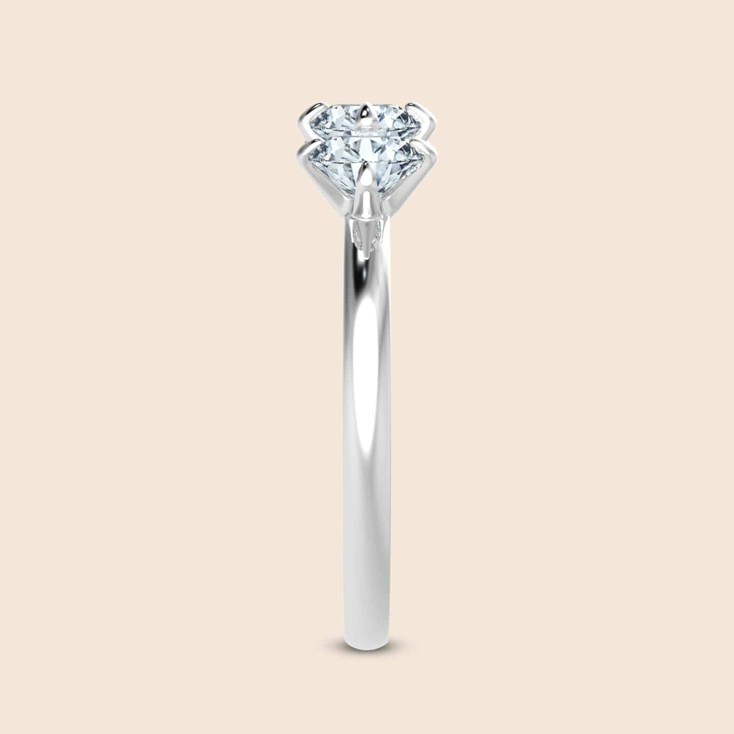 Lily Round Tri Ring