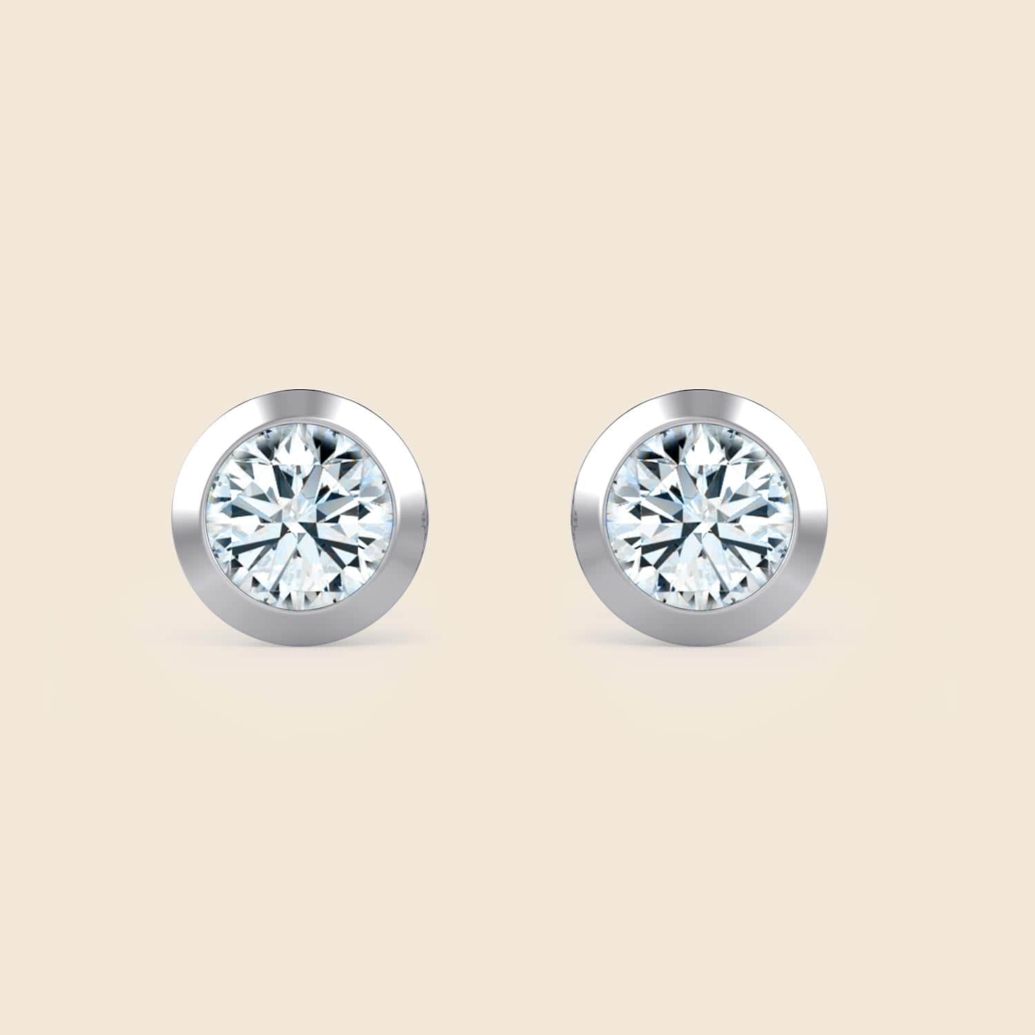 Iris Bezel Studs Weiß