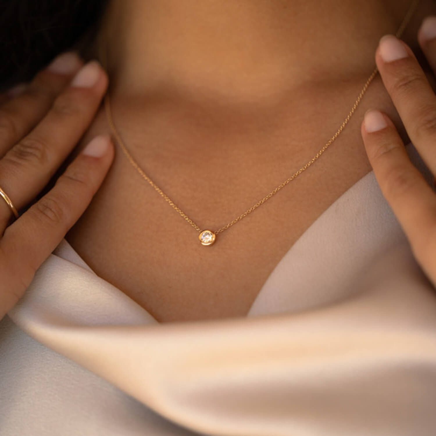 1074 Iris Bezel Necklace - Yellow
