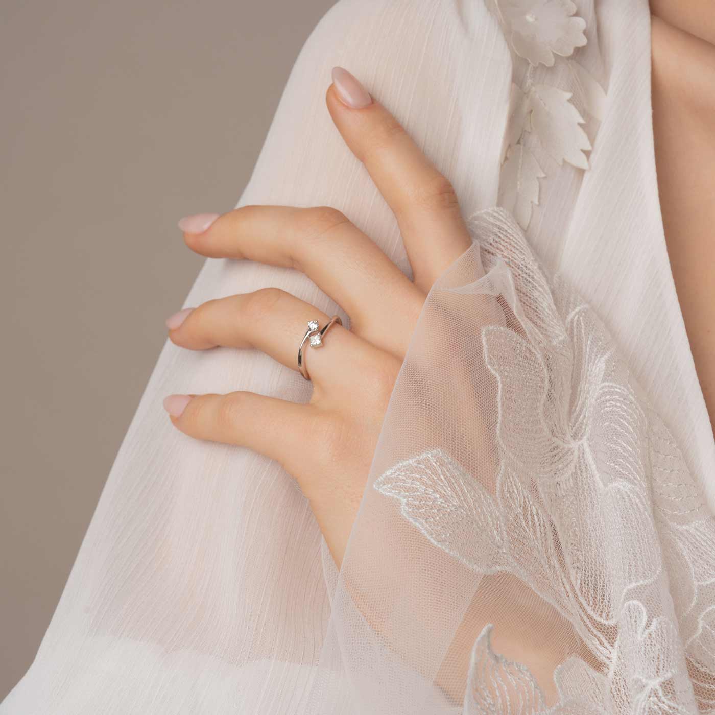 Pyara Diamantring am Model