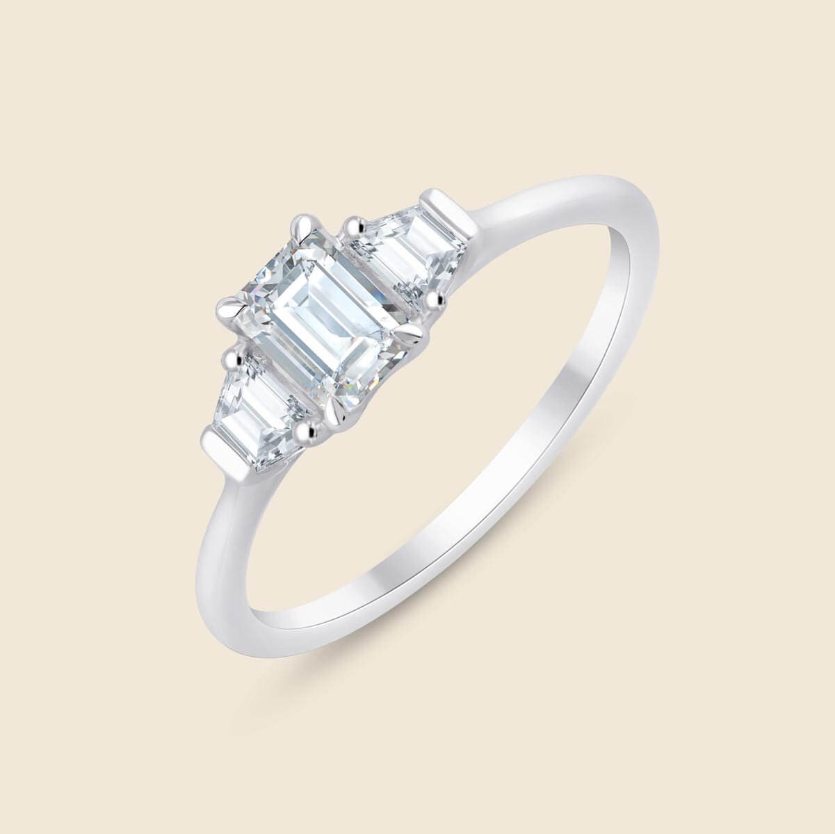 Emerald Trilogie Verlobungsring in Weißgold