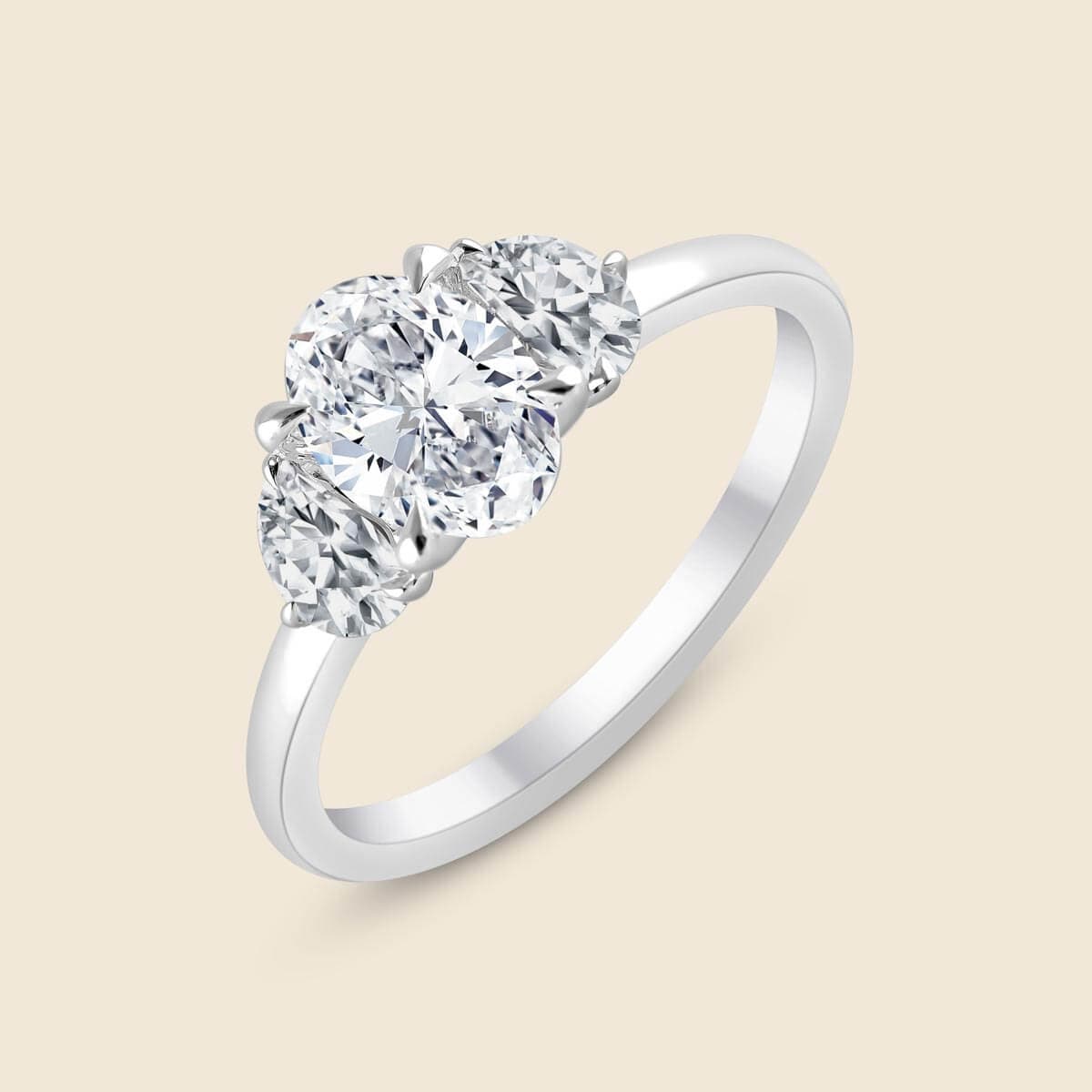 Trio-Verlobungsring mit Diamantschliffen Oval und Halbmond