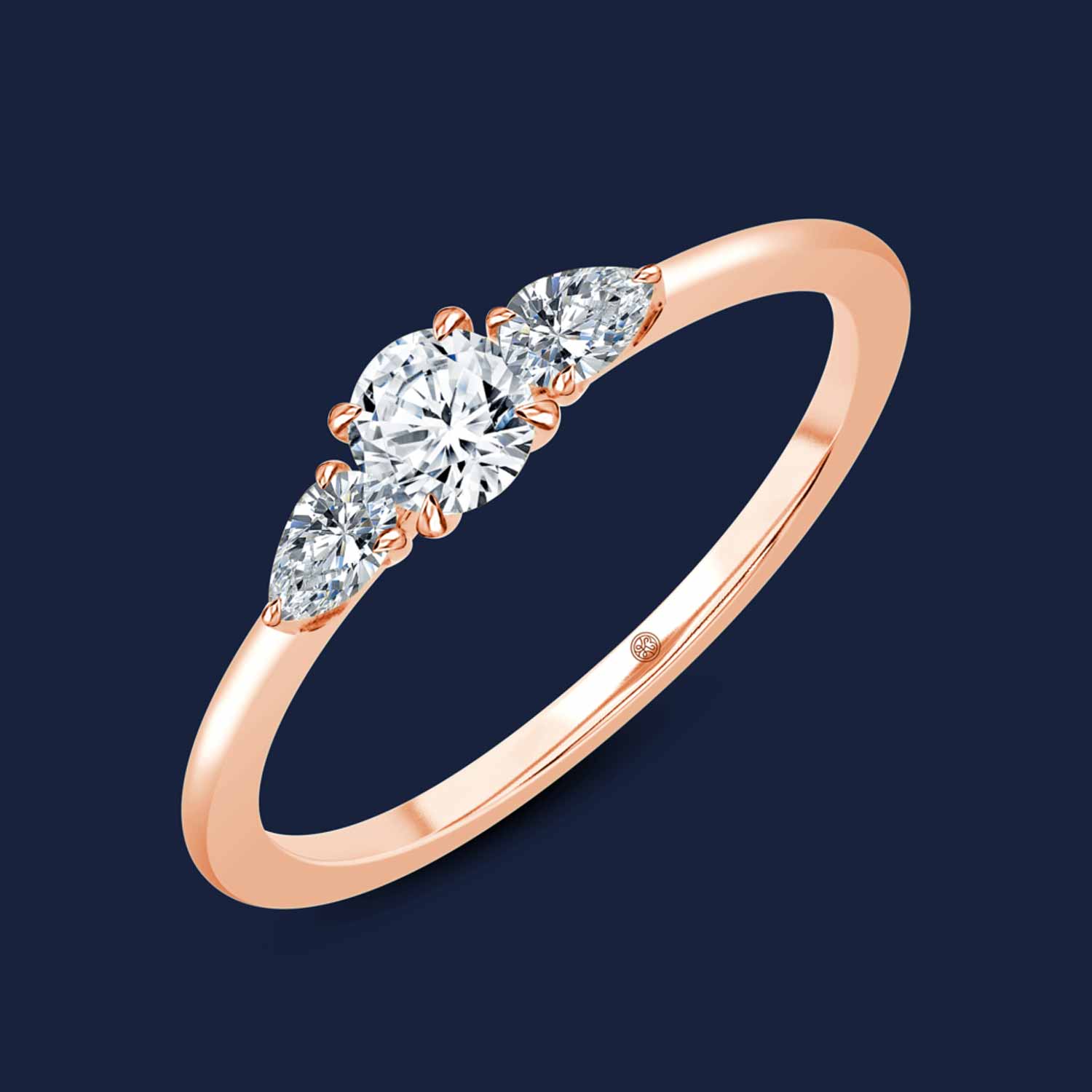Edler Verlobungsring in Rose mit 3 Diamanten