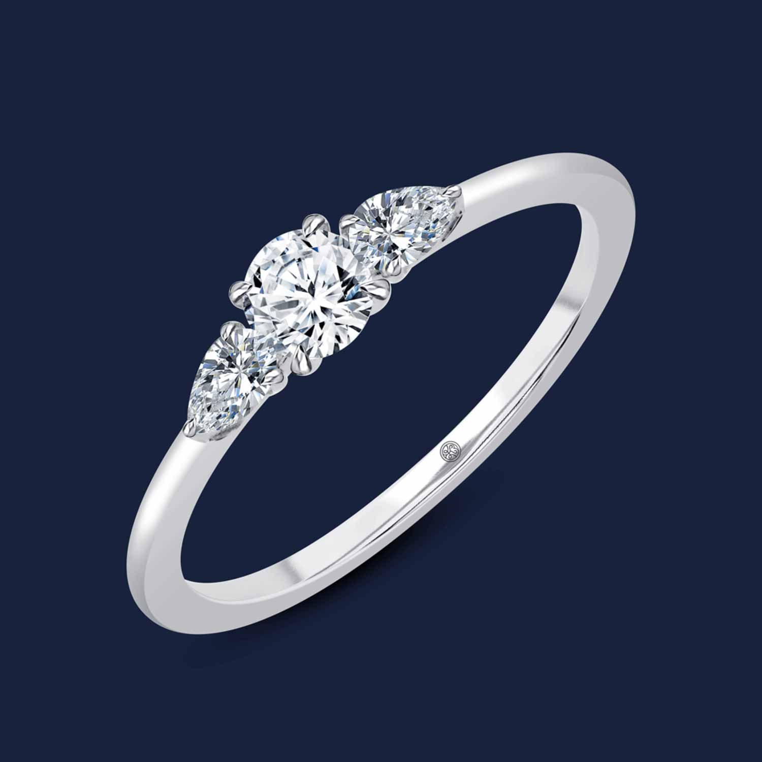 Eleganter Verlobungsring mit 3 Diamanten