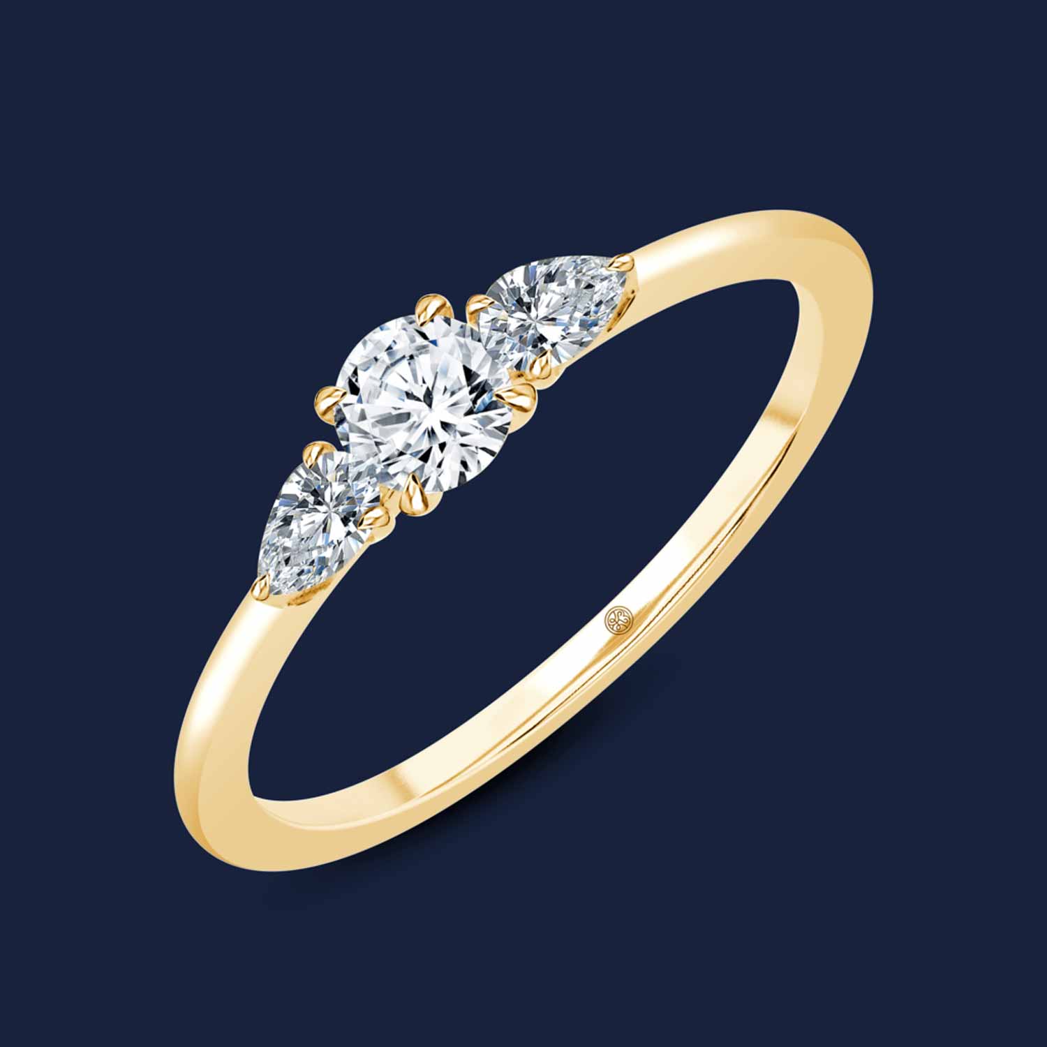 Edler Verlobungsring in Gelb mit 3 Diamanten