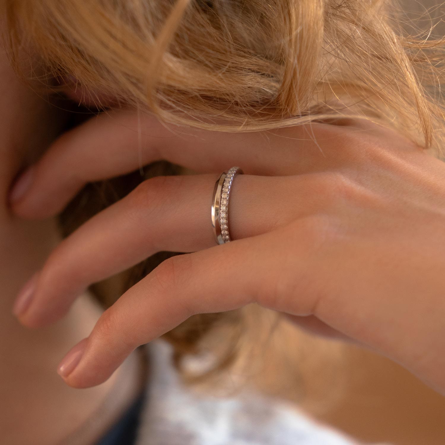 Nachhaltig diamantenbesetzter Vorsteckring