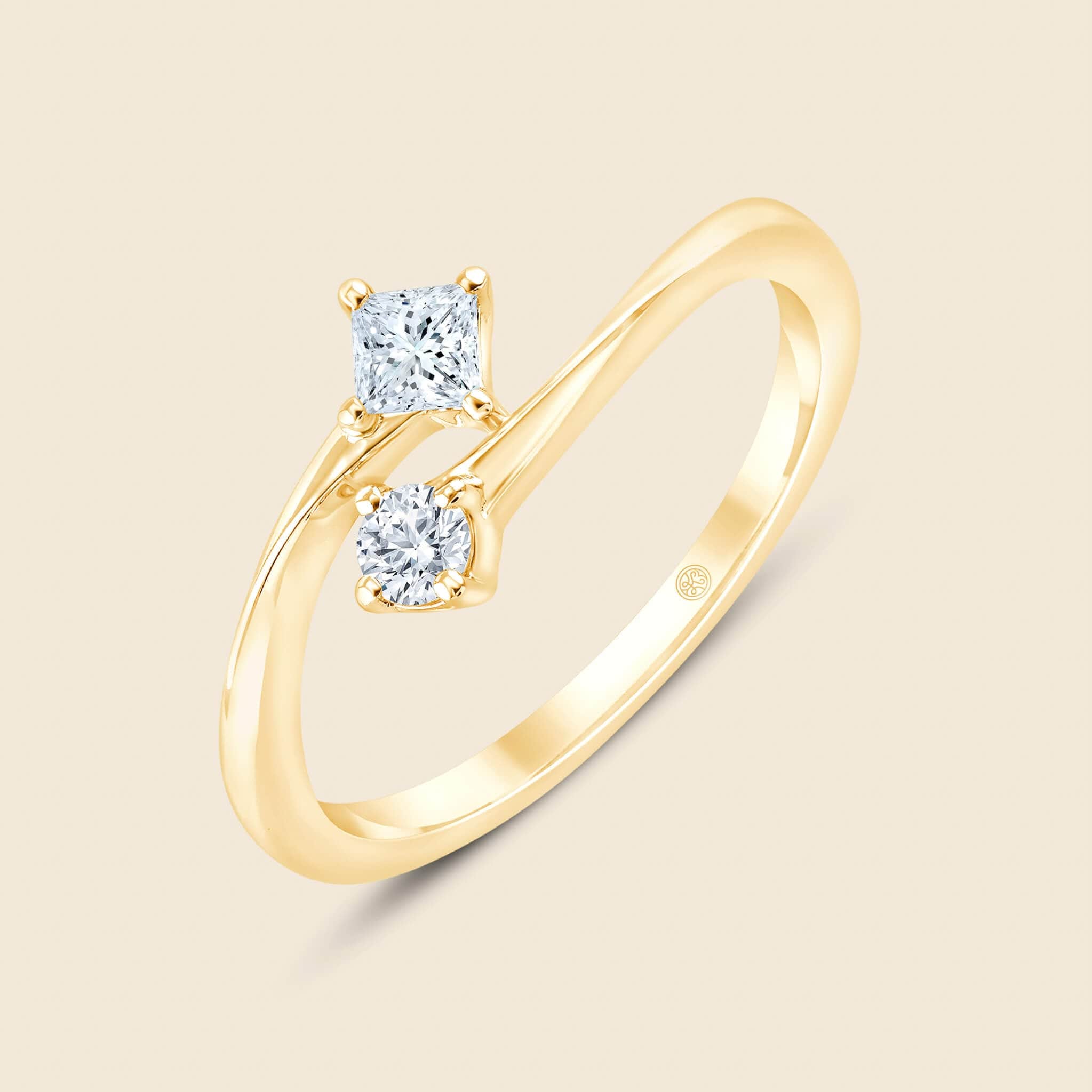 Pyara Ring im Prinzessinnenschliffdesign in 14k Gelbgold