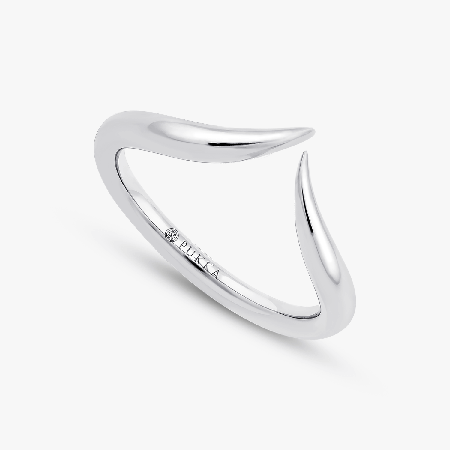 Ring aus Sterling Silber mit spitz nach oben verlaufenden Enden