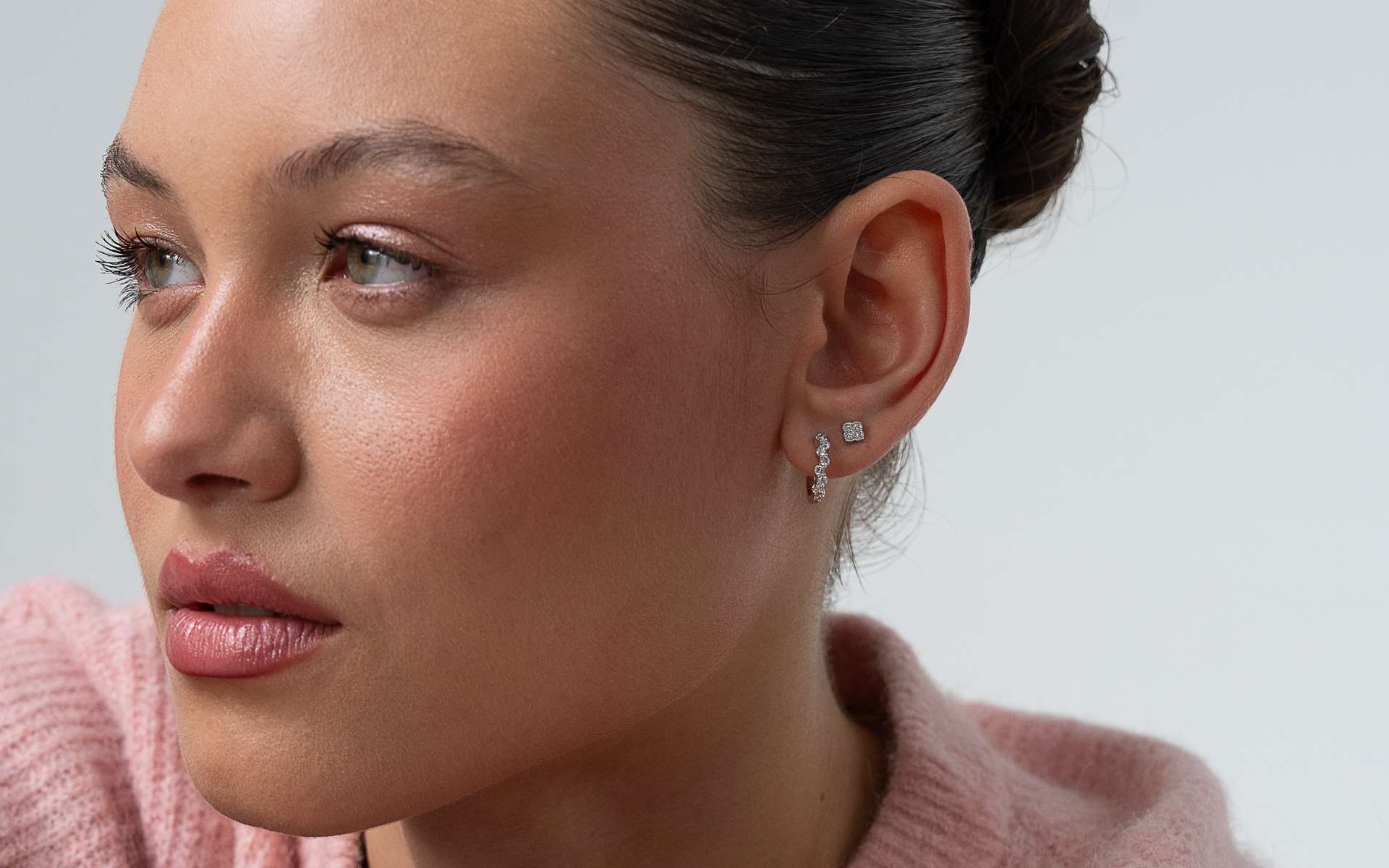 Ohrringe kombinieren: Der ultimative Styling-Guide für jeden Look